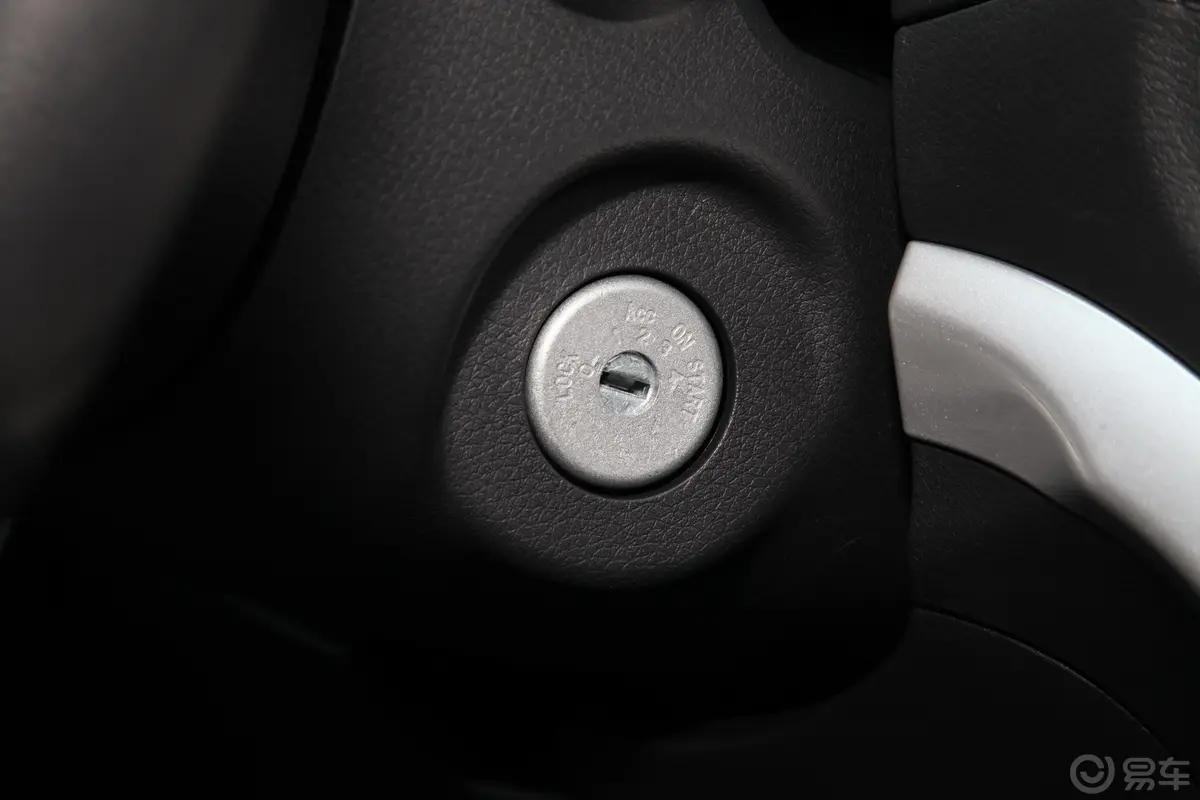 锐骐62.3T 自动四驱豪华版 柴油钥匙孔或一键启动按键