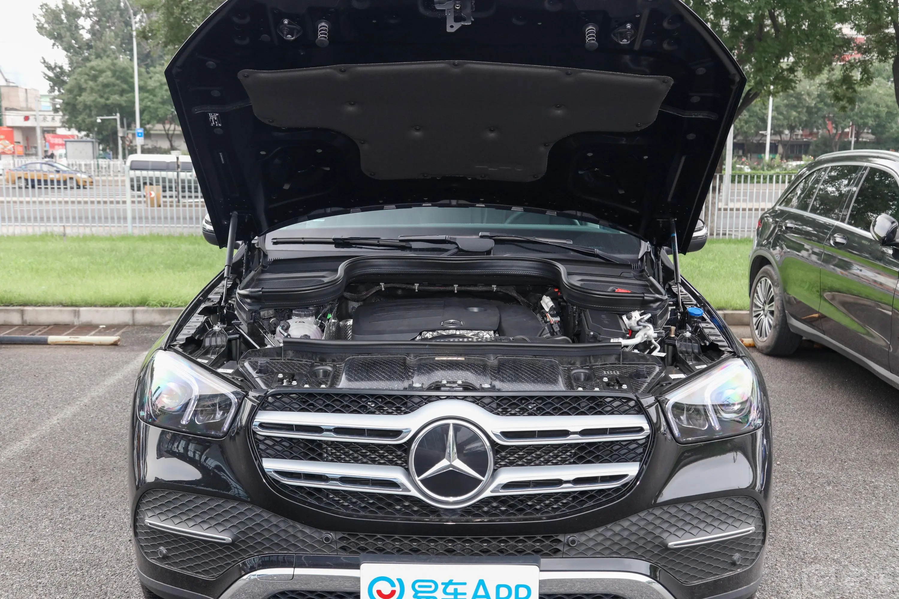 奔驰GLEGLE 350 4MATIC 时尚特别版发动机舱整体