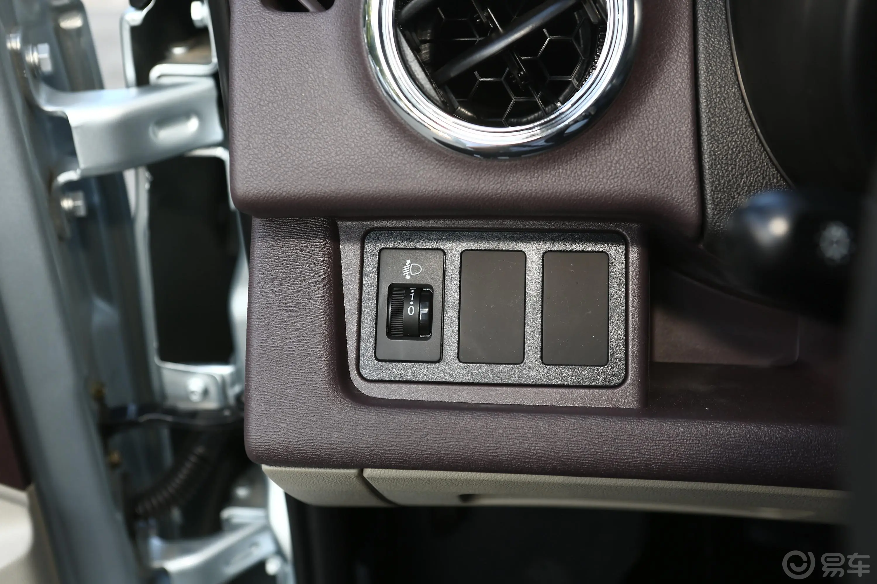 长安星卡1.5L 长轴版 单排 钢板厢货基本型内饰