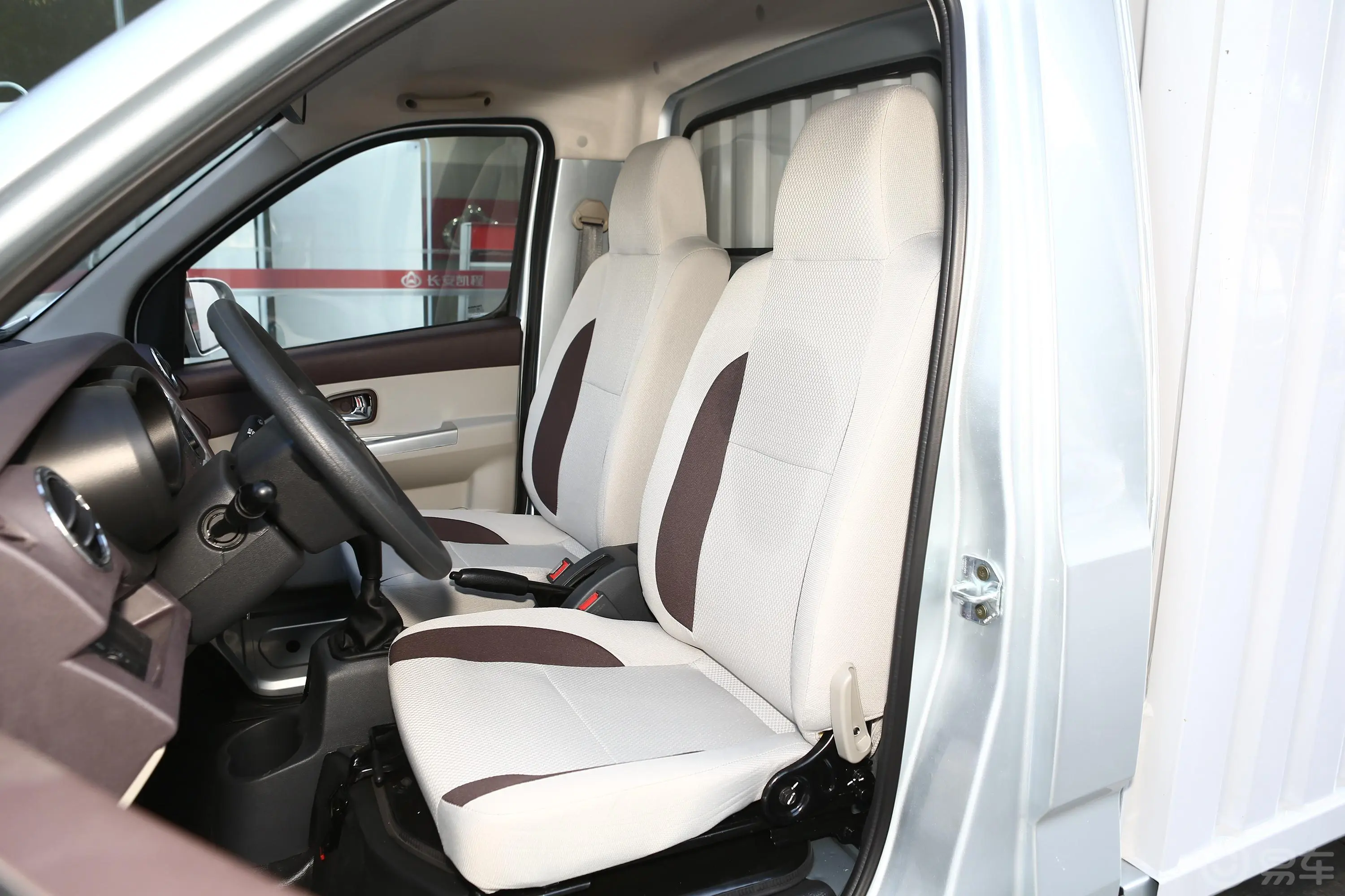 长安星卡1.5L 长轴版 单排 钢板厢货基本型驾驶员座椅
