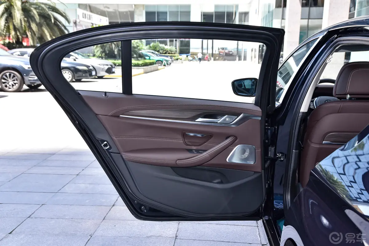 宝马5系改款 530Li 行政型 豪华套装驾驶员侧后车门