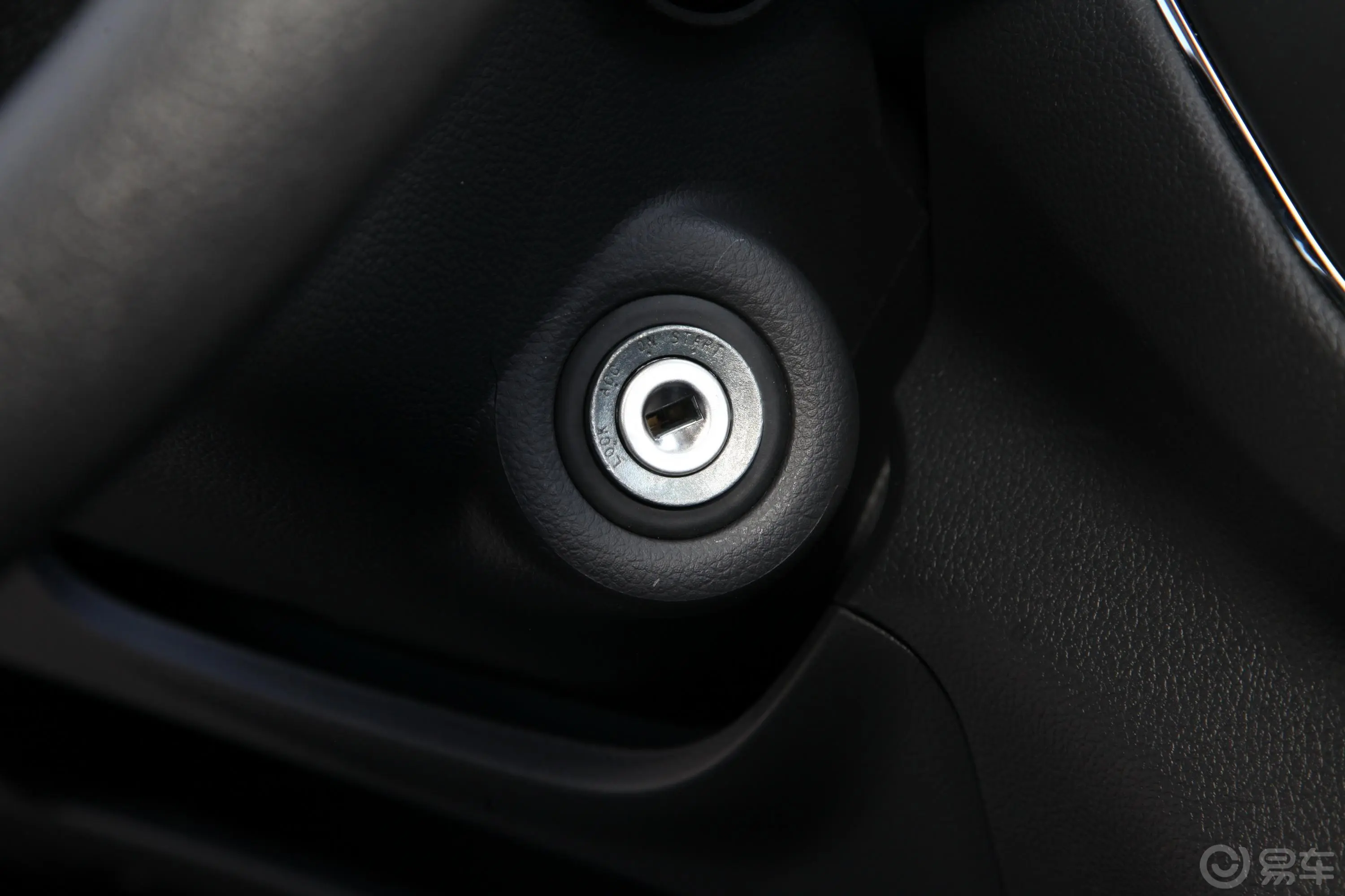 欧诺S欧诺S 1.5L 手动 客车智享版(双蒸空调)钥匙孔或一键启动按键