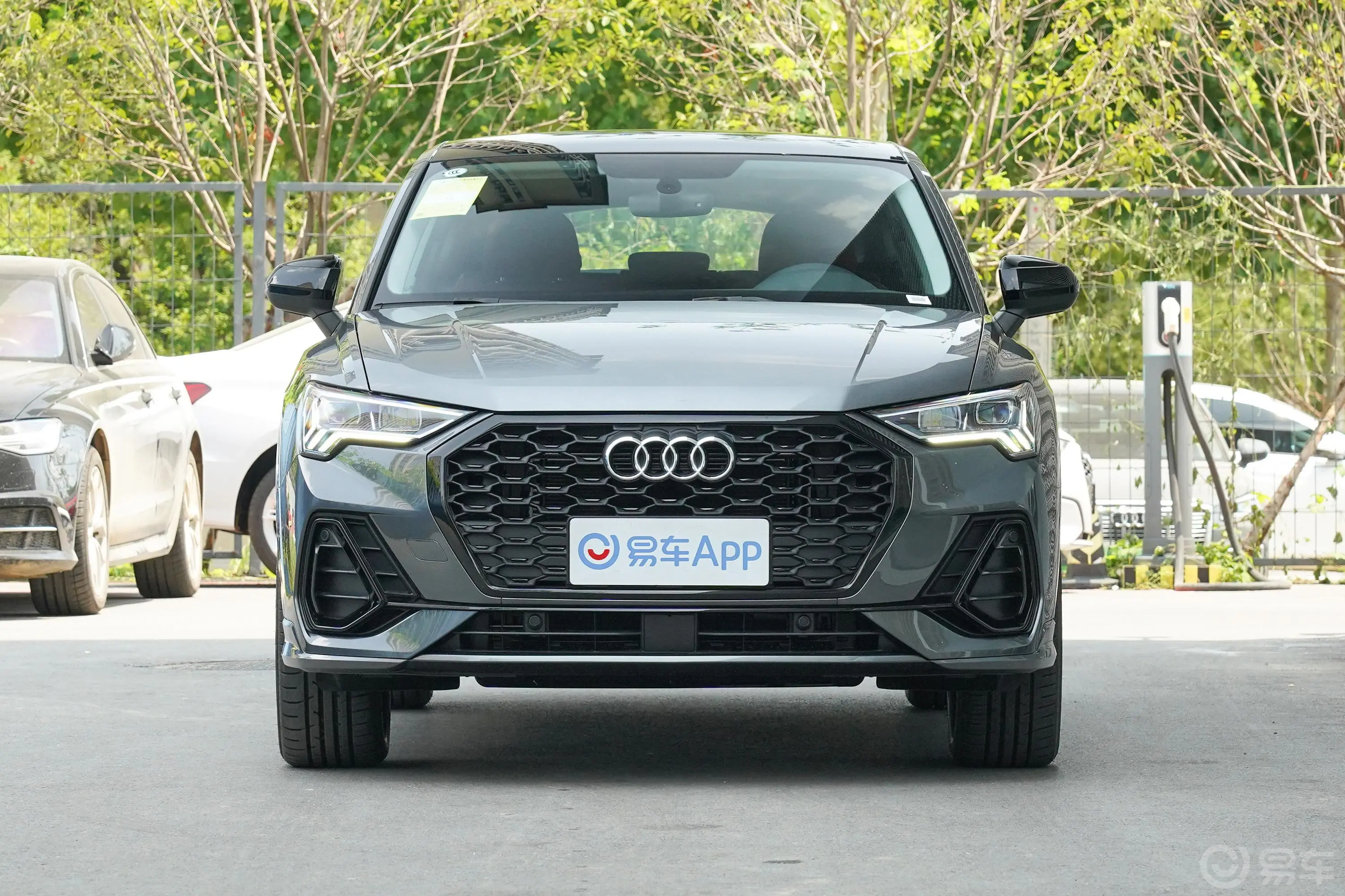 奥迪Q3 Sportback40 TFSI 进享人生版正前水平