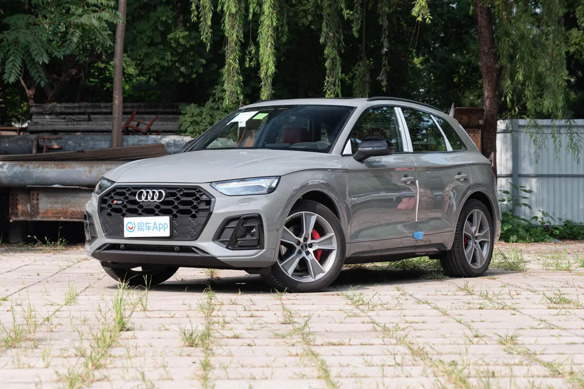 奥迪SQ53.0T quattro侧前45度车头向左水平