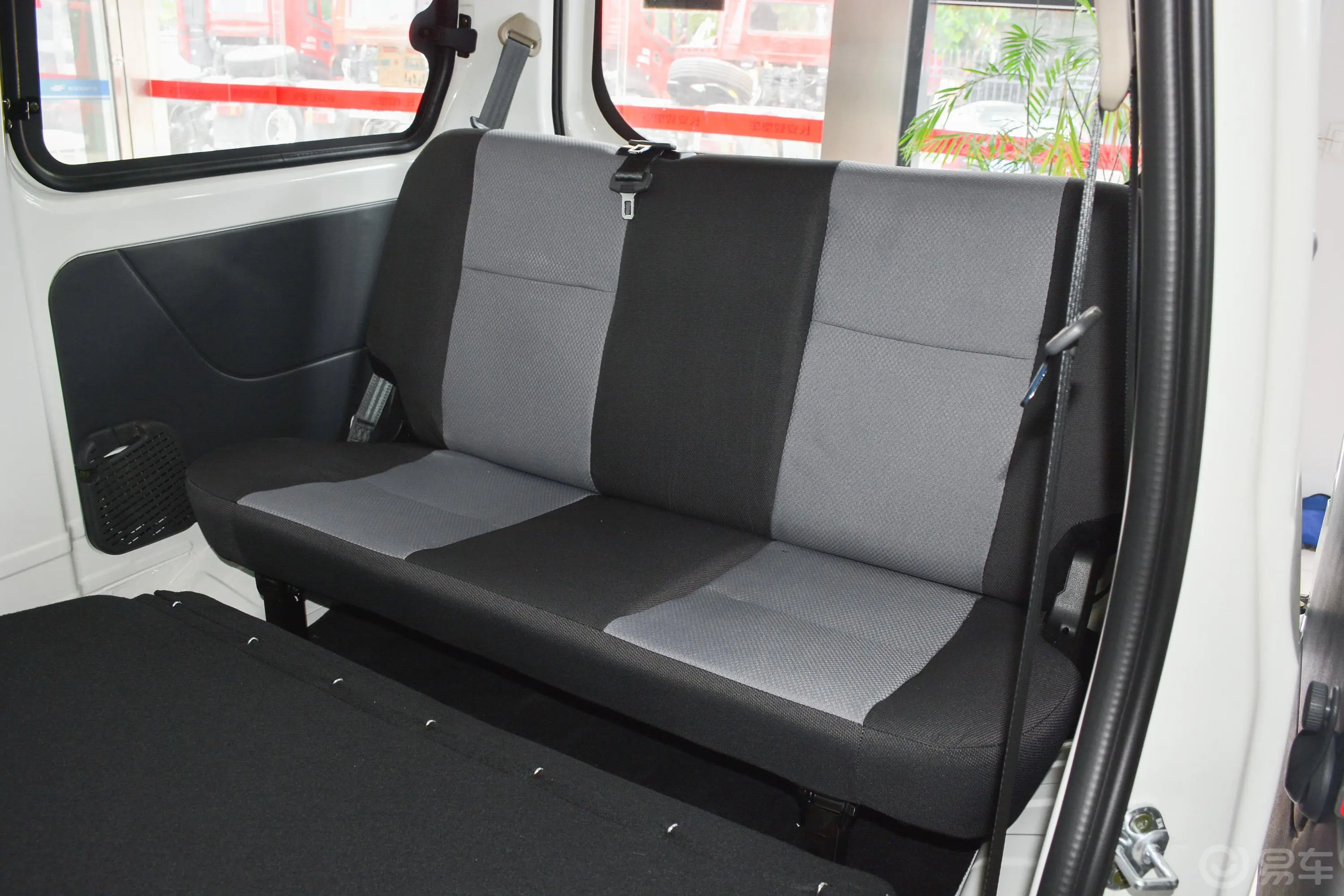 长安之星51.4L 手动 客车 标准型 国VI第三排座椅