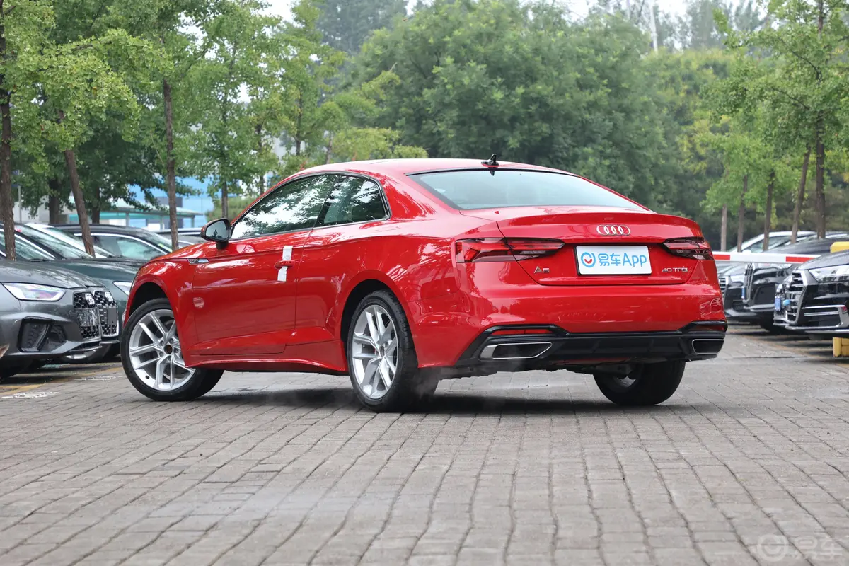 奥迪A5Coupe 40 TFSI 时尚动感型侧后45度车头向左水平