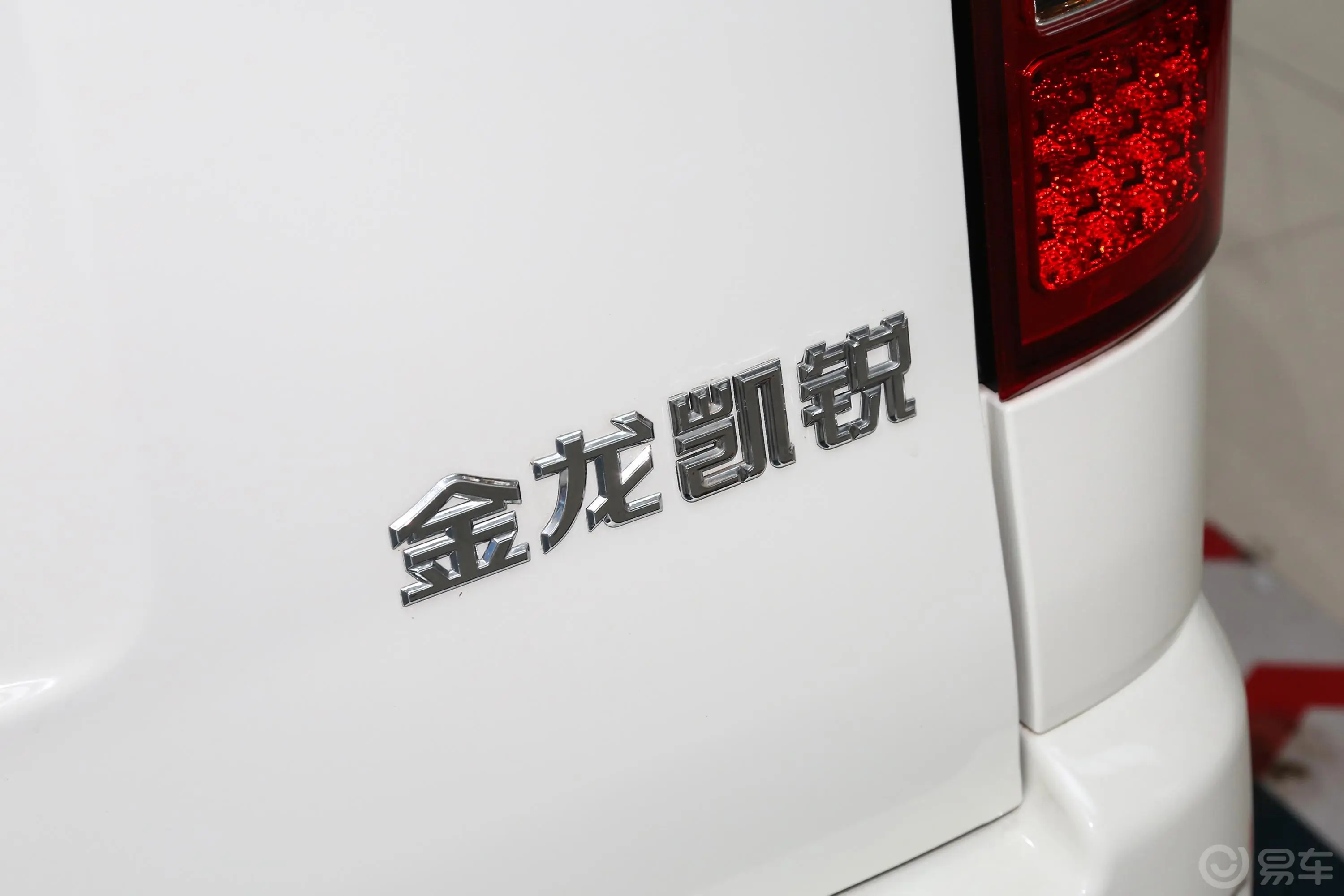 凯锐浩克2.0L 手动 高顶舒适型 9座 国VI外观