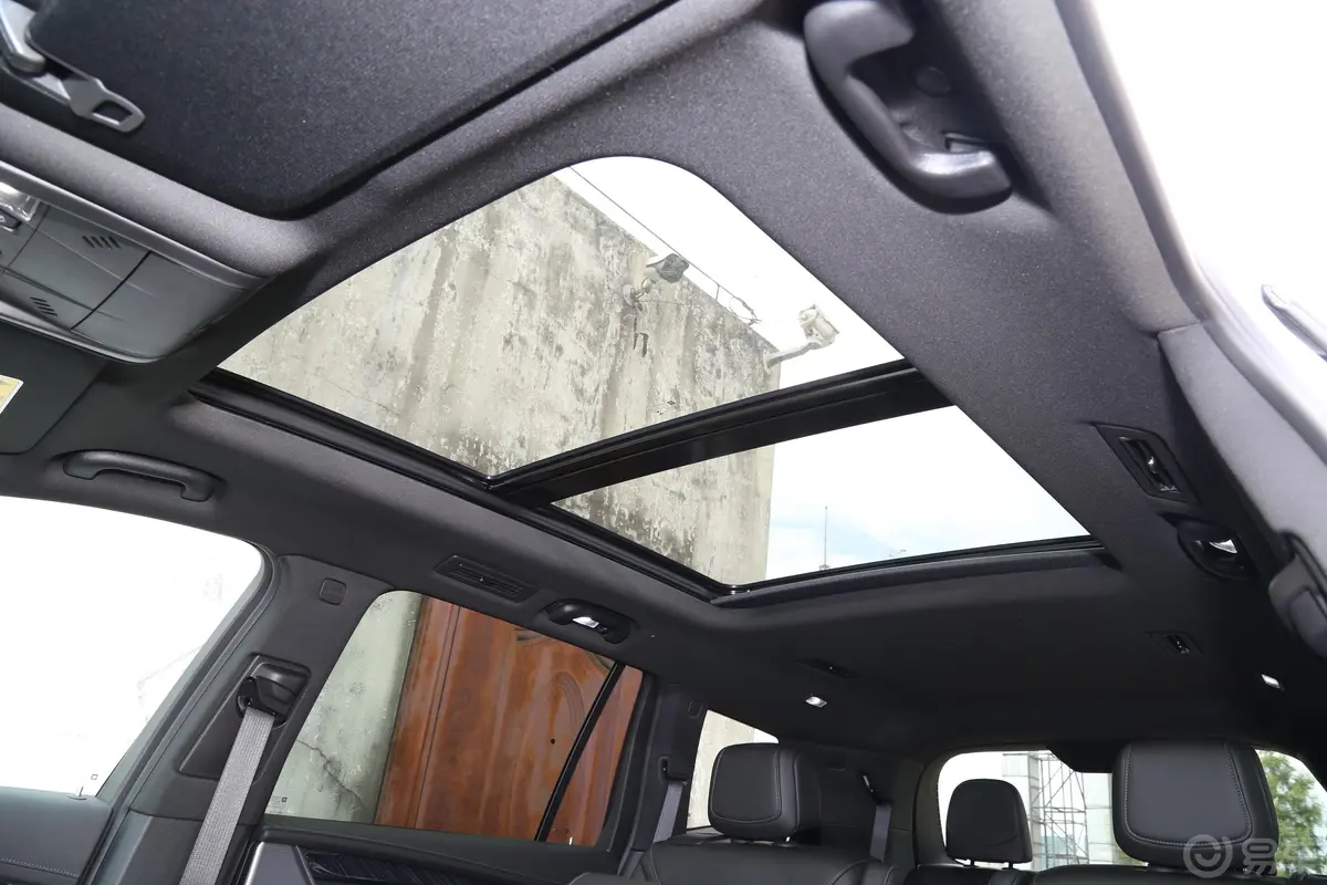 凯迪拉克XT6轻混 2.0T 四驱豪华型 6座天窗内拍关闭