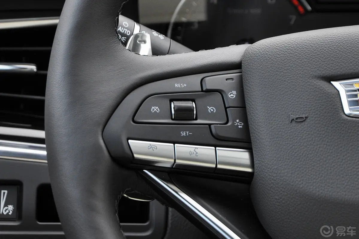 凯迪拉克XT6轻混 2.0T 四驱尊贵型 6座左侧方向盘功能按键