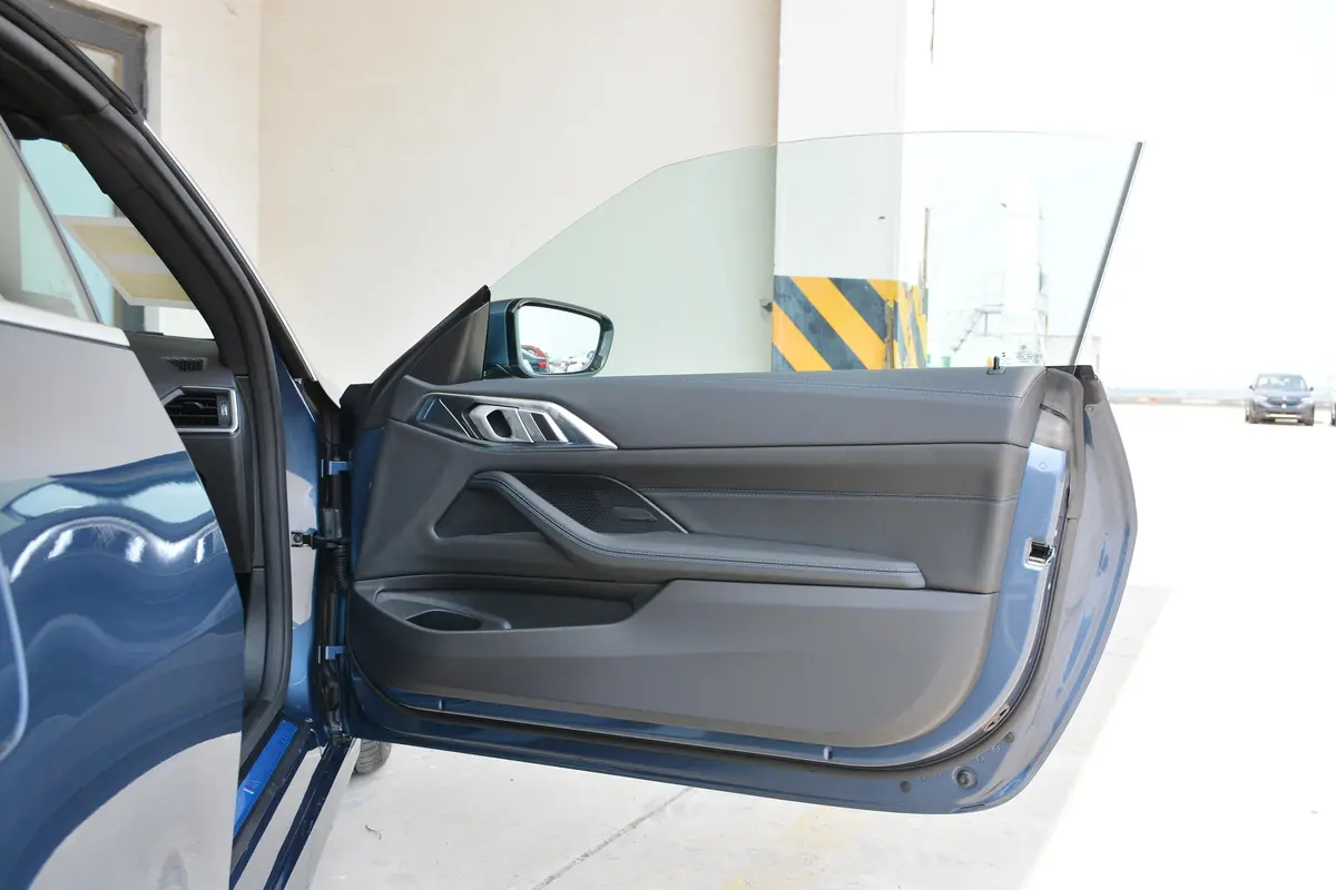 宝马4系改款 敞篷轿跑车 425i M运动套装副驾驶员车门