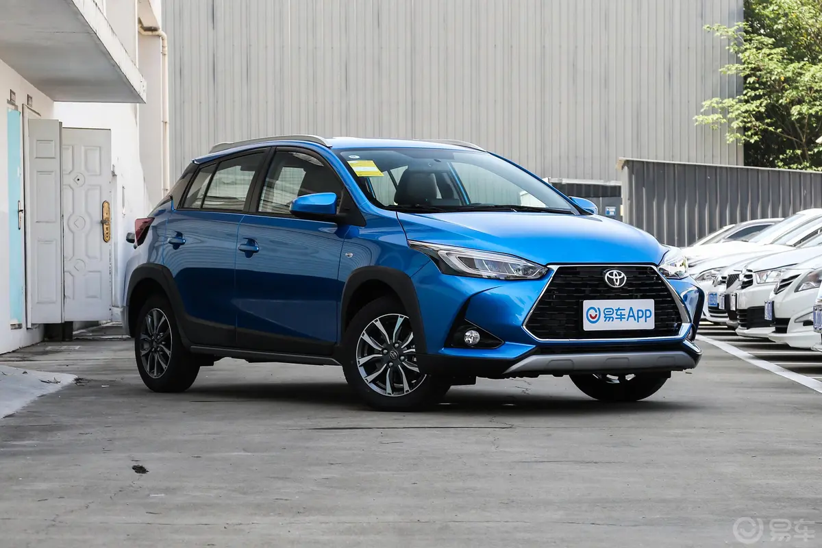 YARiS L 致炫致炫X 1.5L CVT 豪华版侧前45度车头向左水平