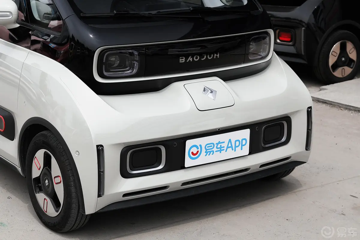 宝骏KiWi EV305km 艺术家 多氟多新能源31.9kWh三元锂外观