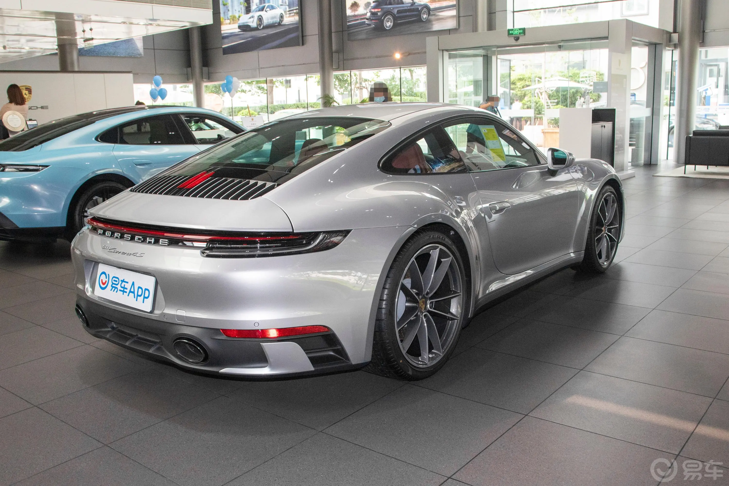 保时捷911Carrera 4S 3.0T侧后45度车头向右水平