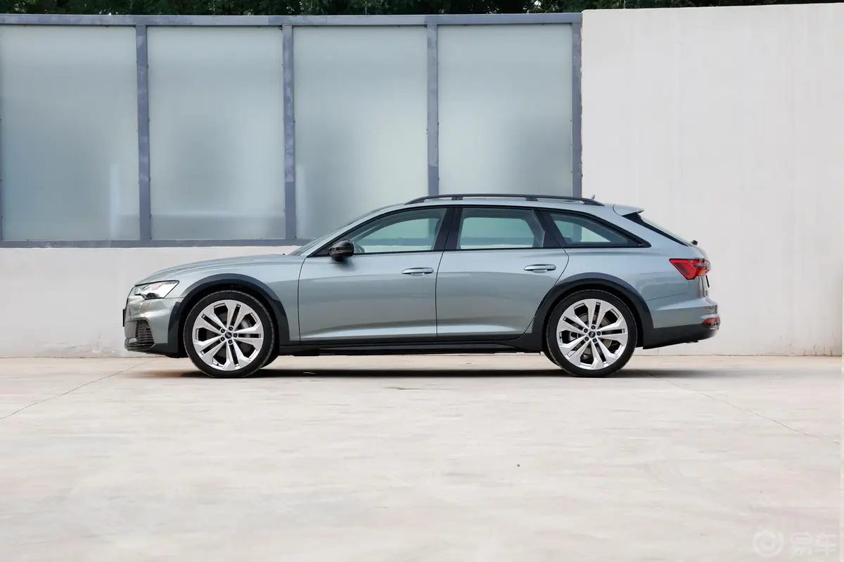 奥迪A6Allroad quattro 探索家 55 TFSI 觅境版正侧车头向左水平