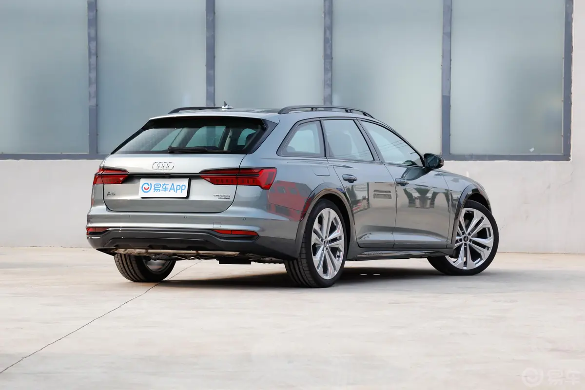 奥迪A6Allroad quattro 探索家 55 TFSI 觅境版侧后45度车头向右水平