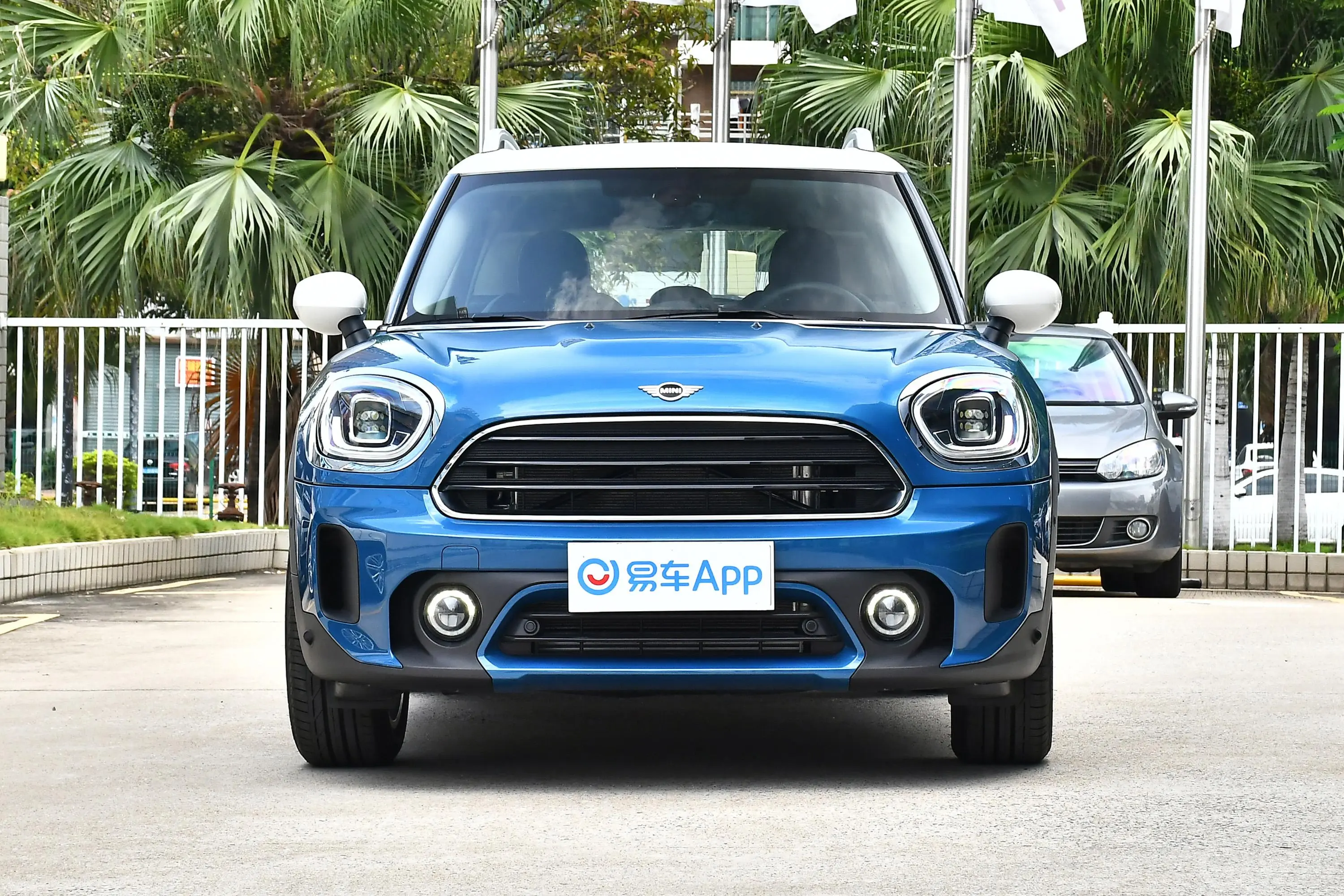 MINI COUNTRYMAN1.5T COOPER 鉴赏家正前水平