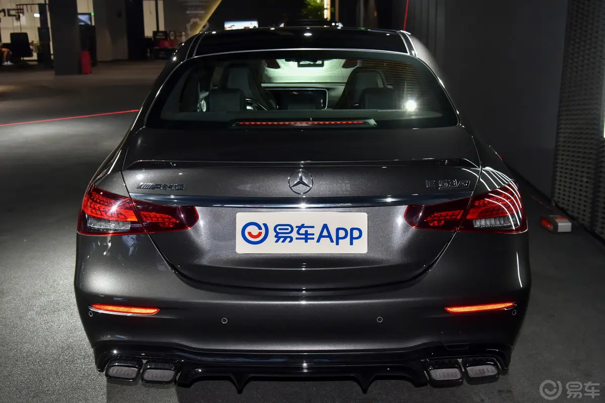 奔驰E级 AMGAMG E 63 S 4MATIC+正后水平