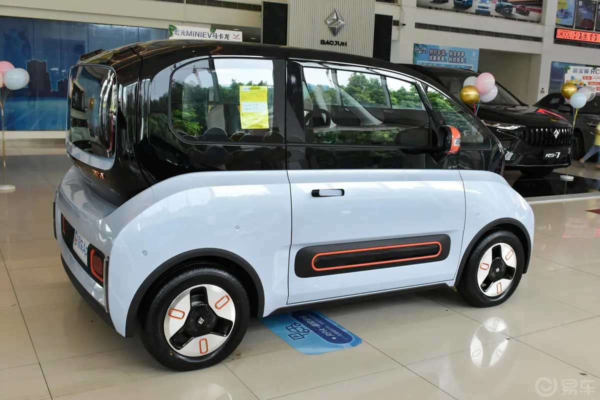 宝骏KiWi EV305km 艺术家 多氟多新能源31.9kWh三元锂外观