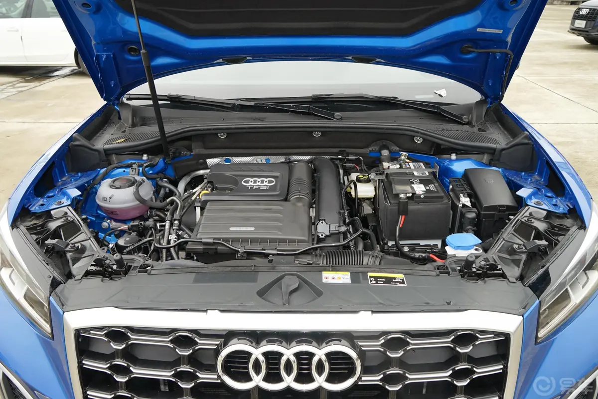 奥迪Q2L35 TFSI 豪华动感型发动机舱整体