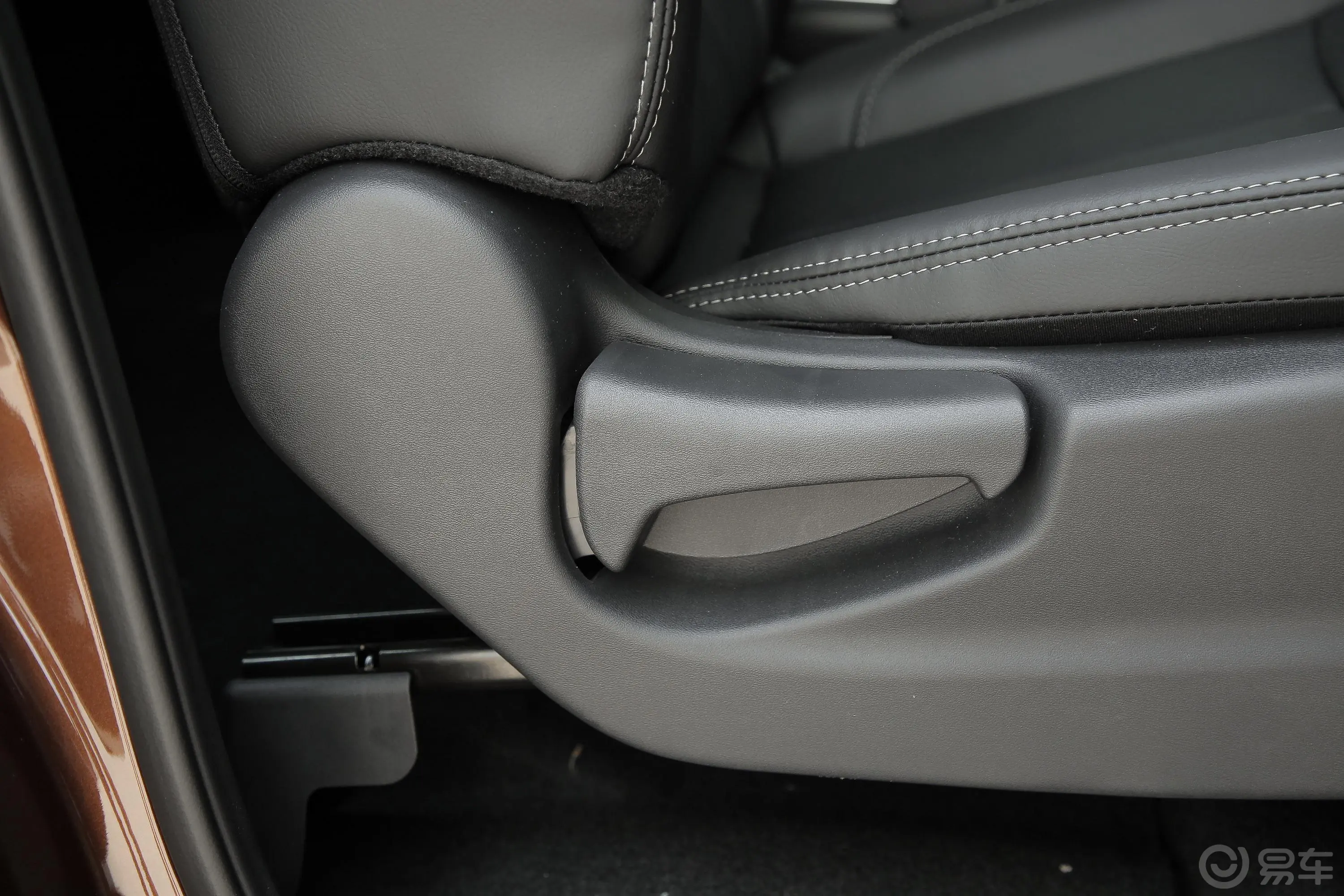 纳瓦拉2.5L 自动四驱尊贵型副驾座椅调节