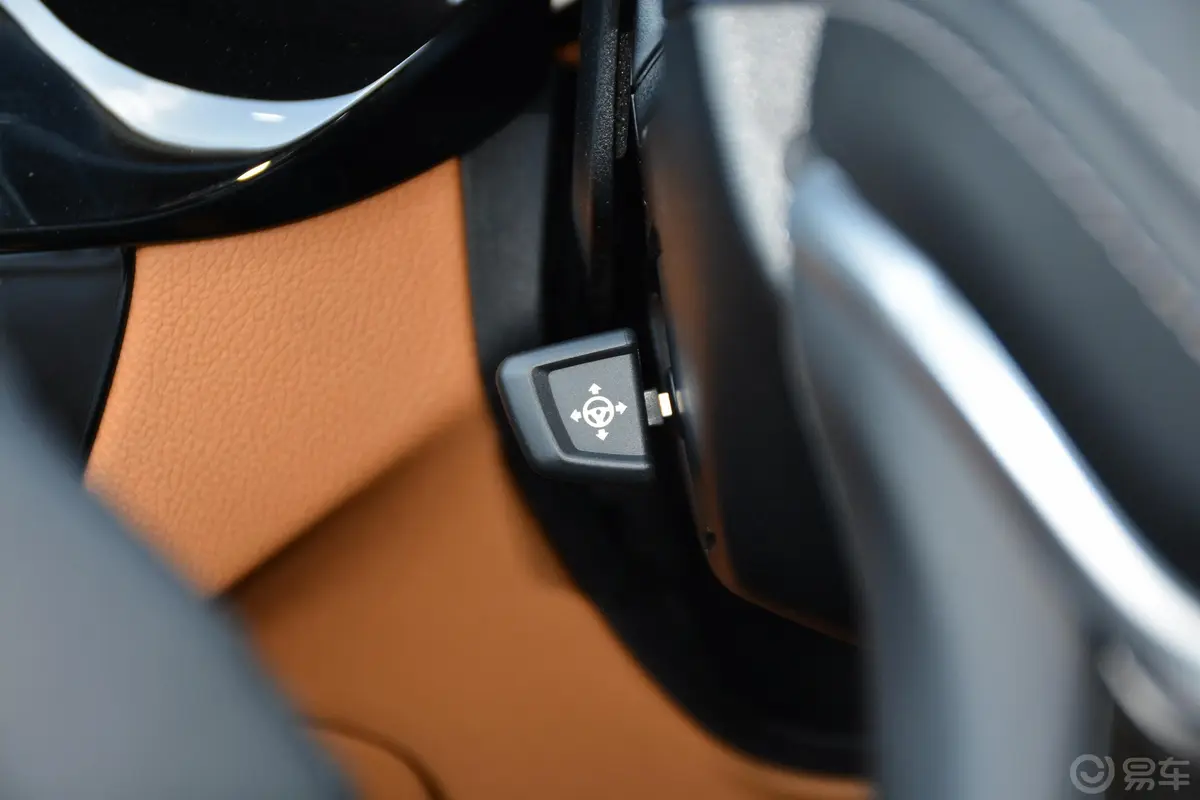 宝马6系GT改款 630i 豪华设计套装方向盘调节