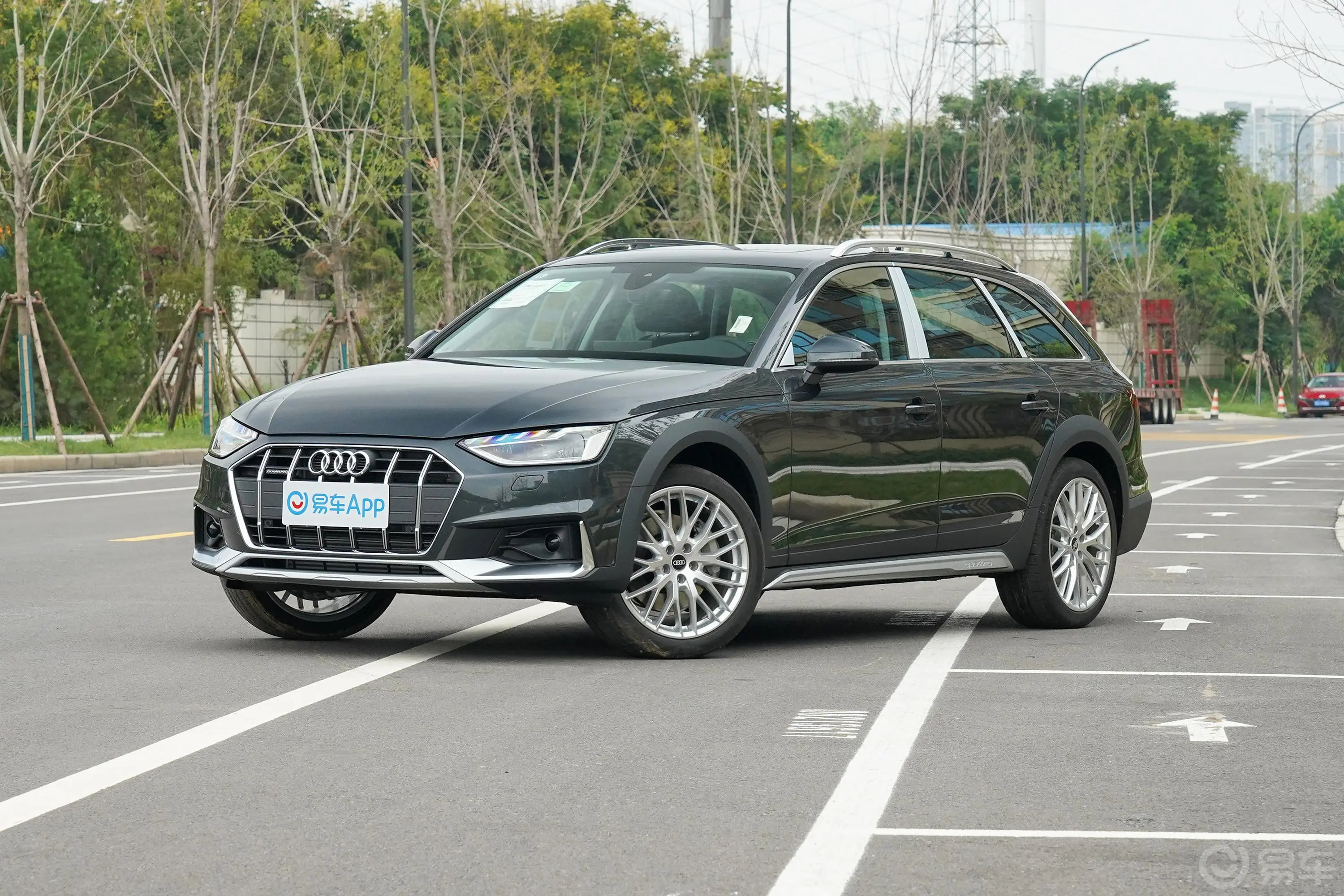 奥迪A4(进口)allroad quattro 探索家觅境版侧前45度车头向左水平