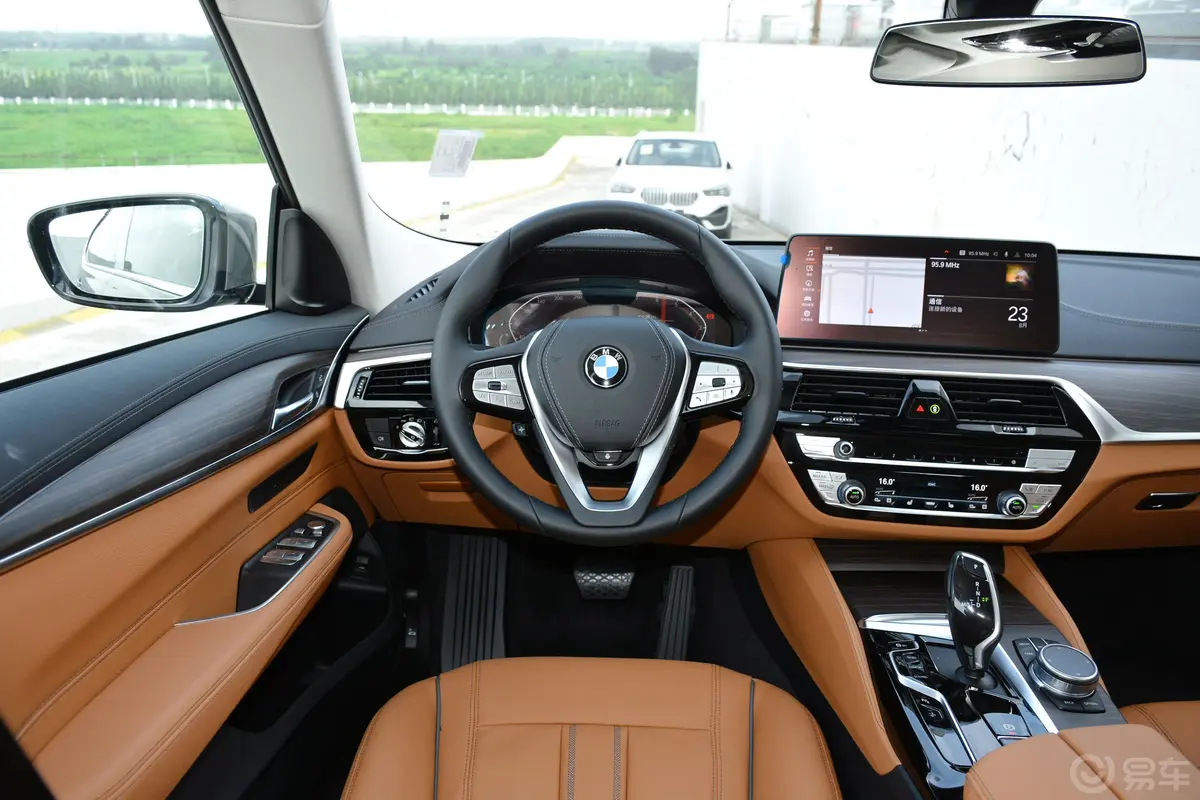 宝马6系GT改款 630i 豪华设计套装驾驶位区域