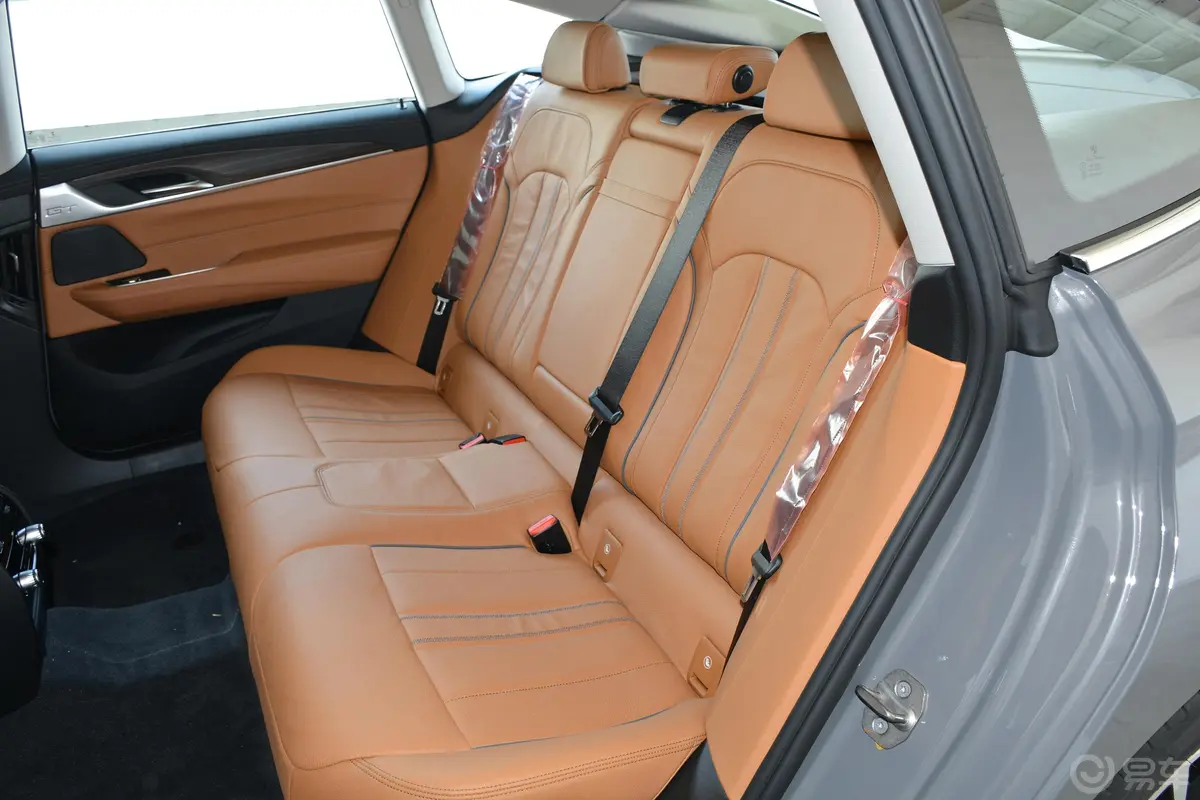 宝马6系GT改款 630i 豪华设计套装空间