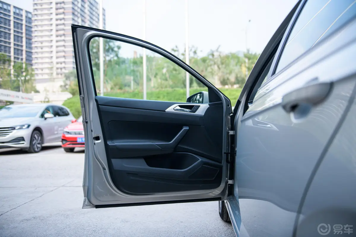 PoloPlus 1.5L 自动炫彩科技版驾驶员侧前车门