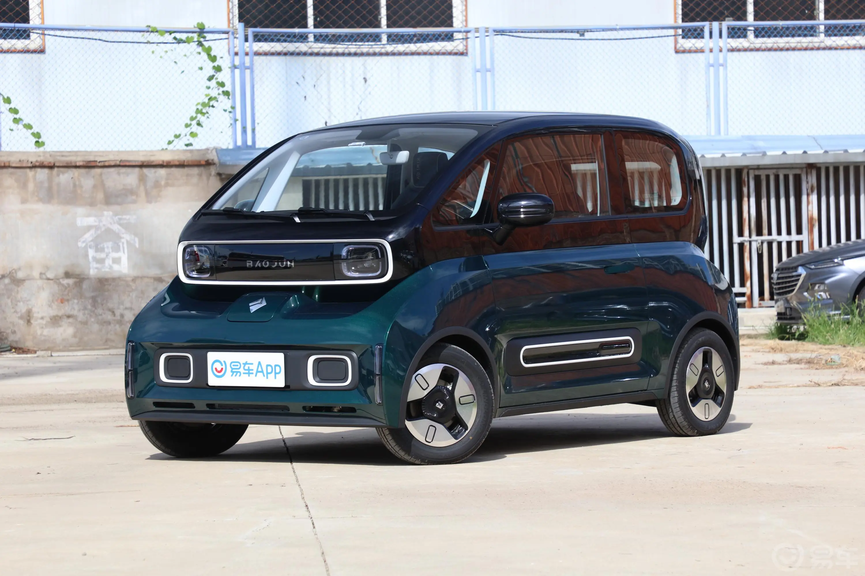 宝骏KiWi EV305km 艺术家 多氟多新能源31.9kWh三元锂外观