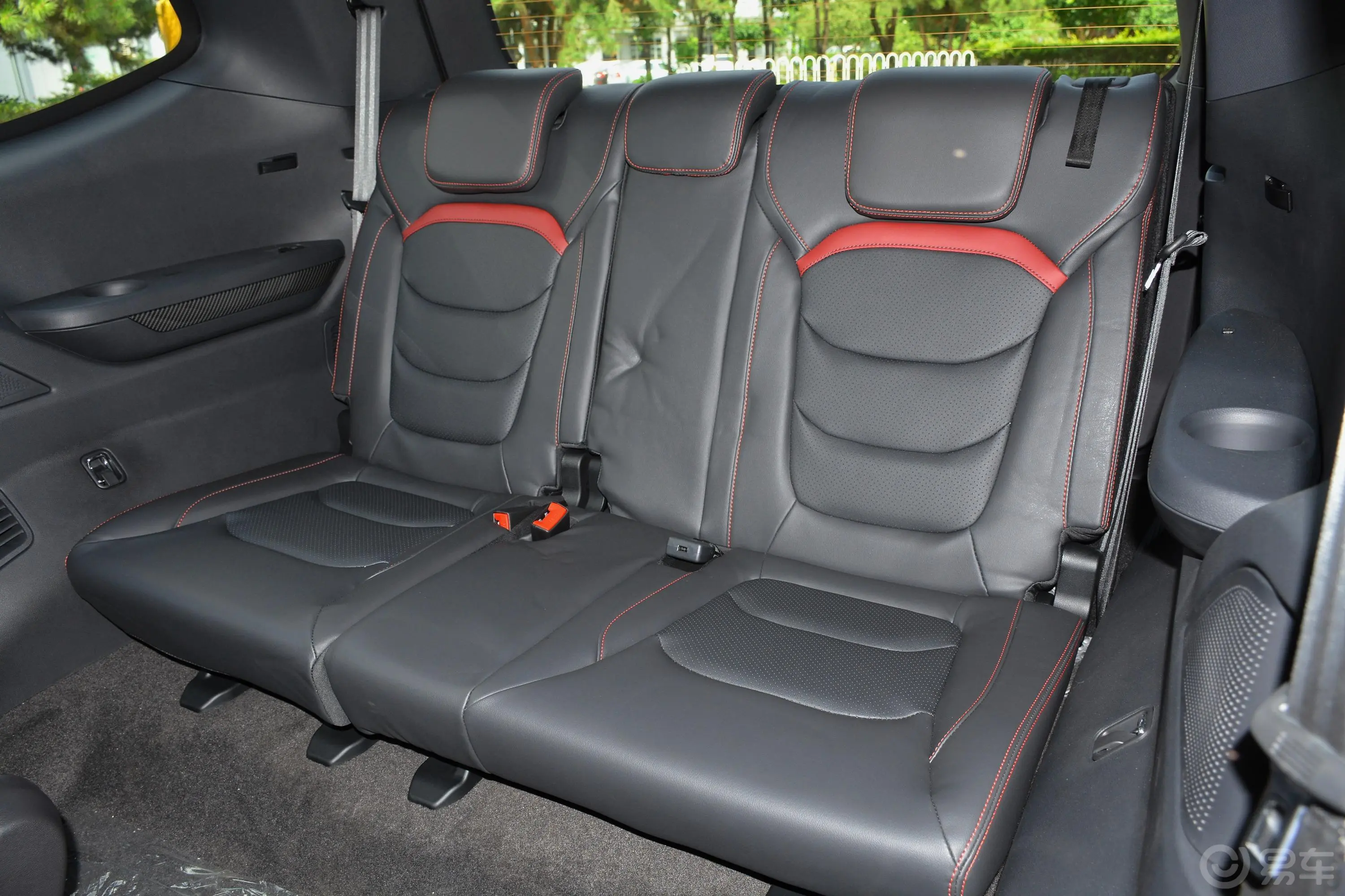 上汽大通MAXUS D90 Pro2.0T 四驱豪华版 7座 汽油第三排座椅