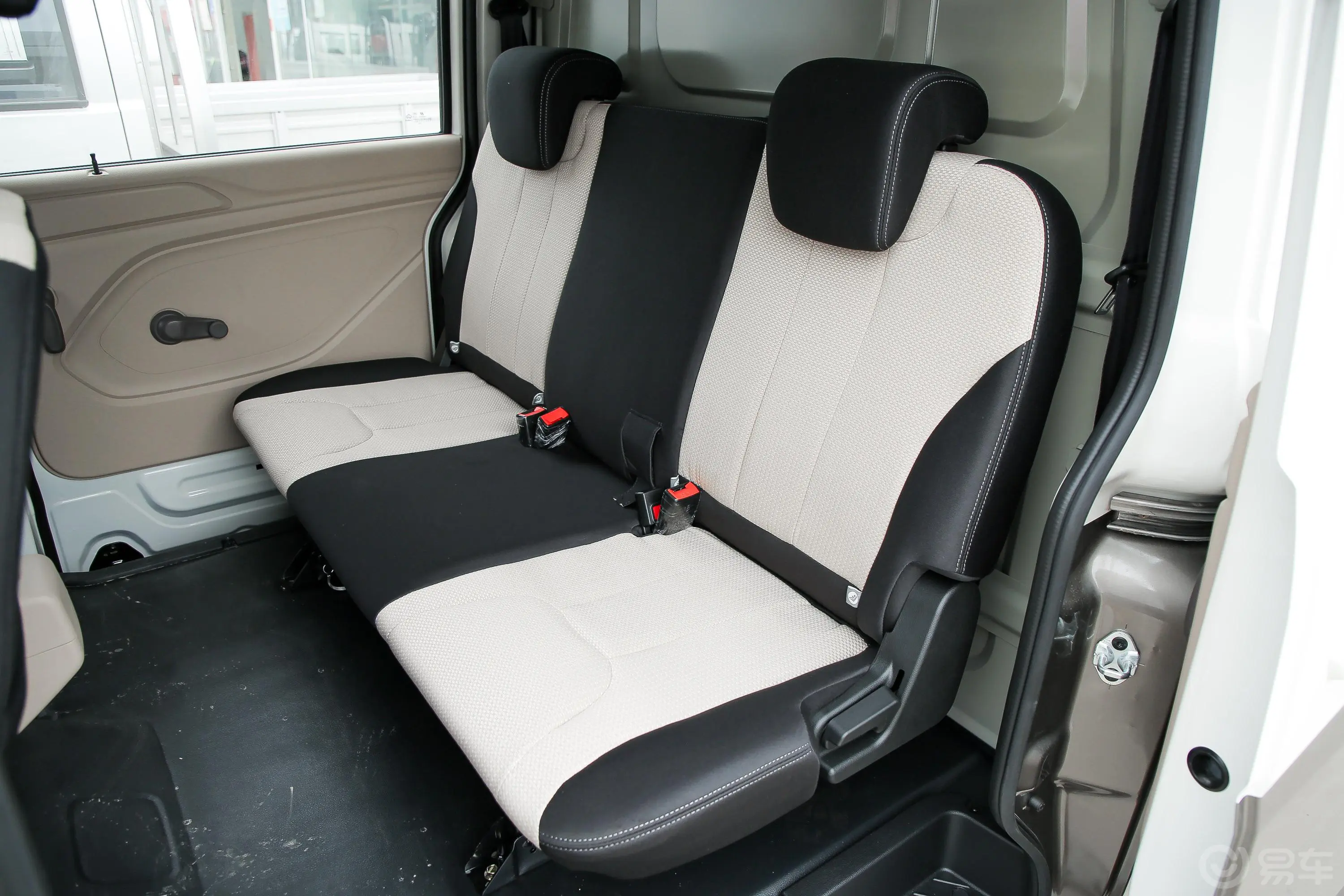 跨越星V51.6L 手动 进宝版舒适型DAM16KR后排座椅