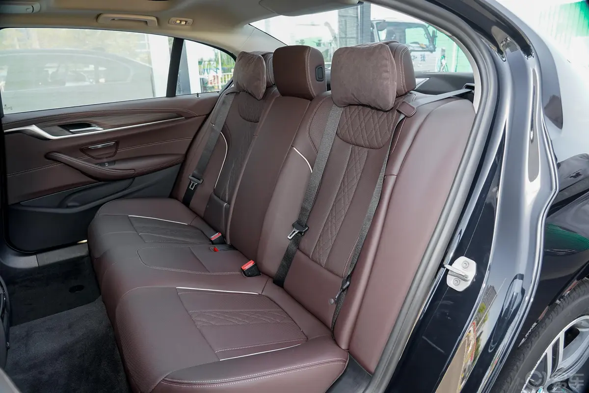 宝马5系改款 530Li xDrive 豪华套装后排座椅