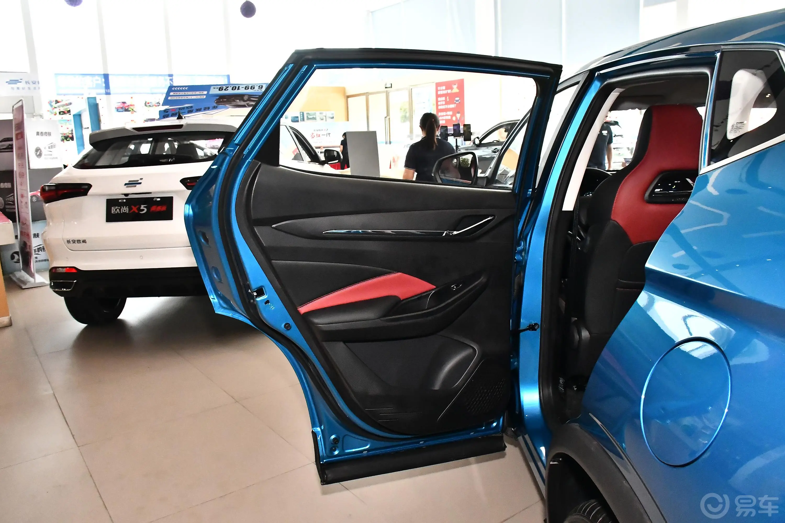 长安欧尚X5改款 1.5T 双离合豪华型驾驶员侧后车门