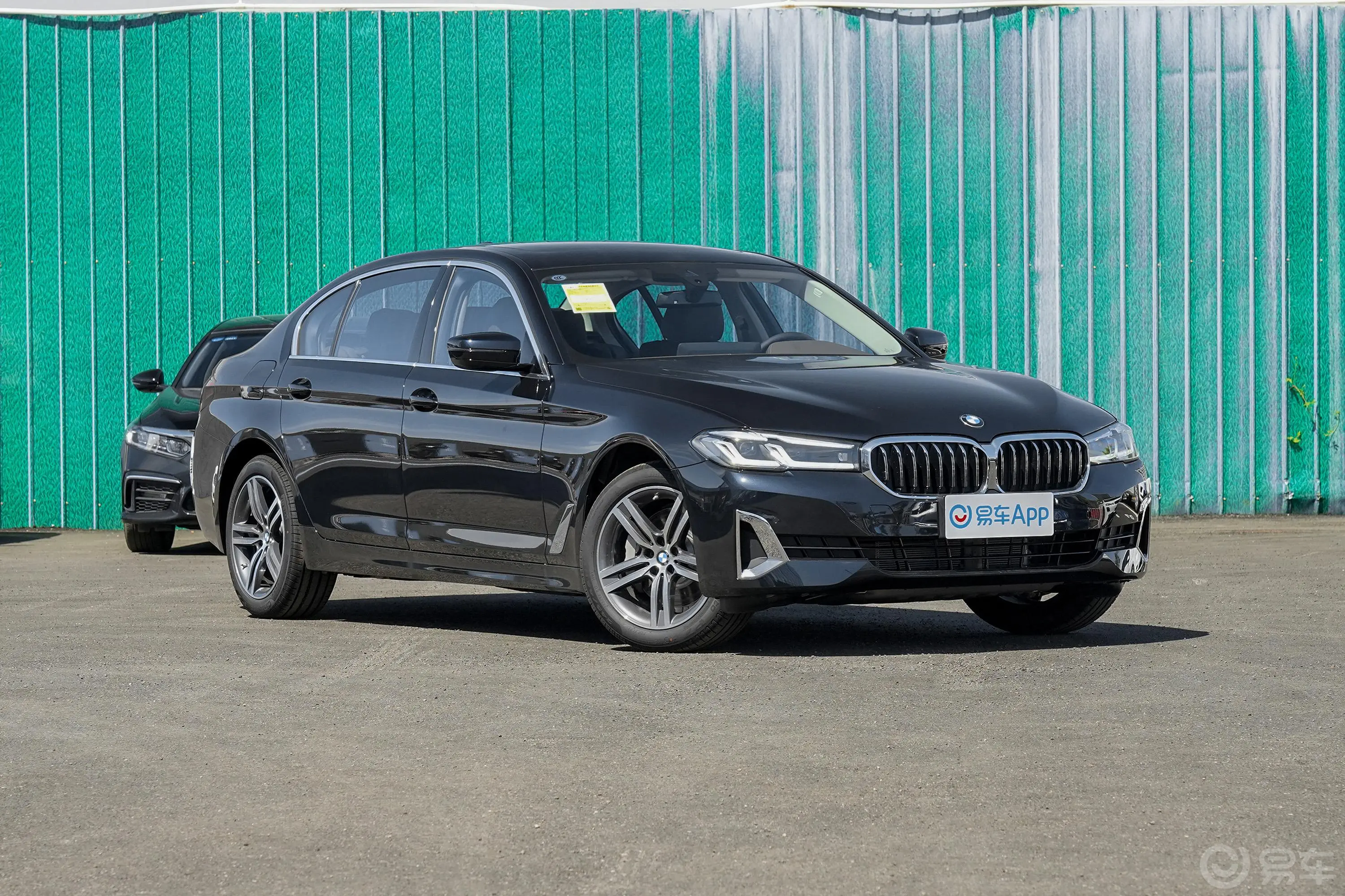 宝马5系改款 530Li xDrive 豪华套装胎压信息铭牌