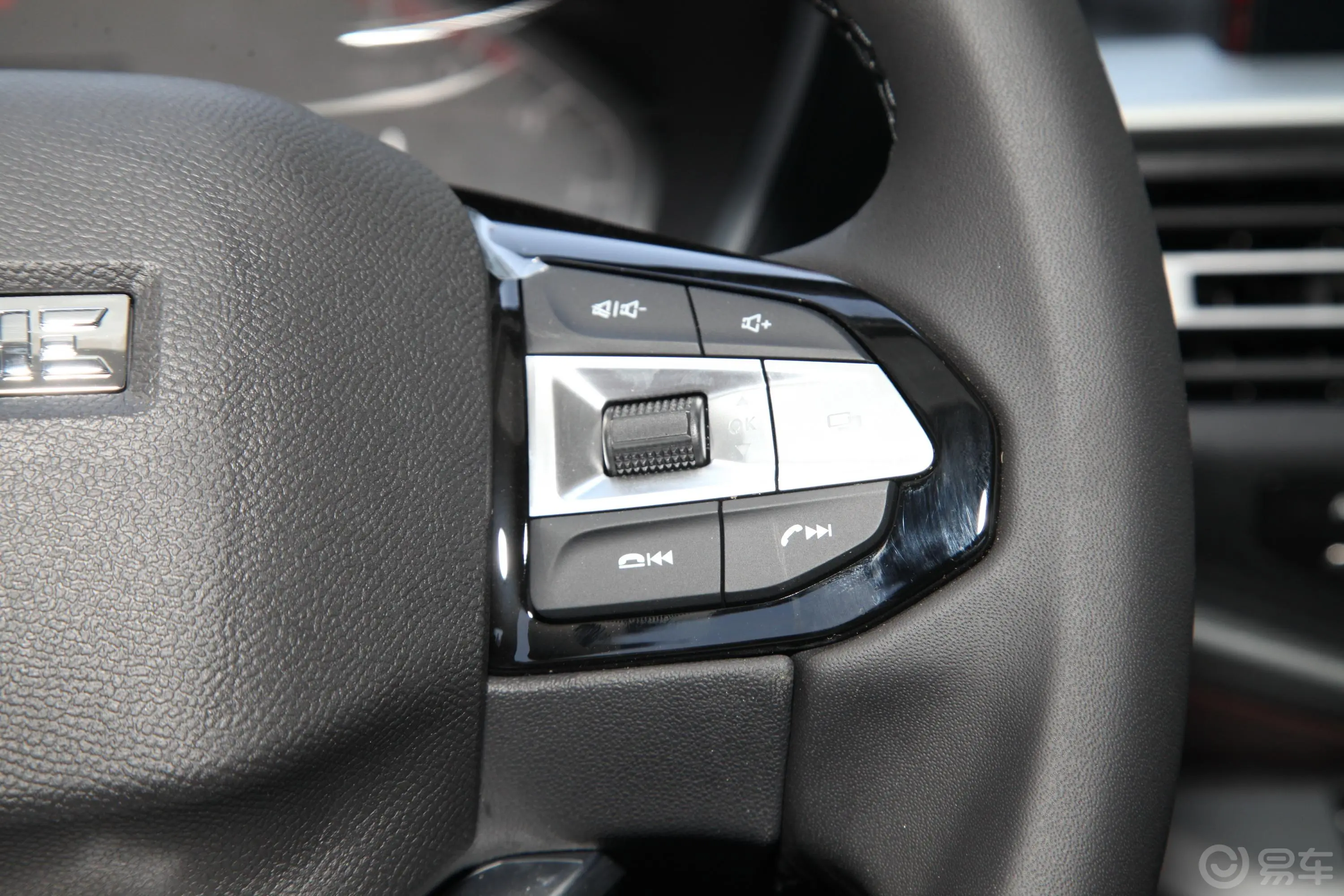 凯程F702.0T 手动 四驱 长轴 豪华版 柴油右侧方向盘功能按键