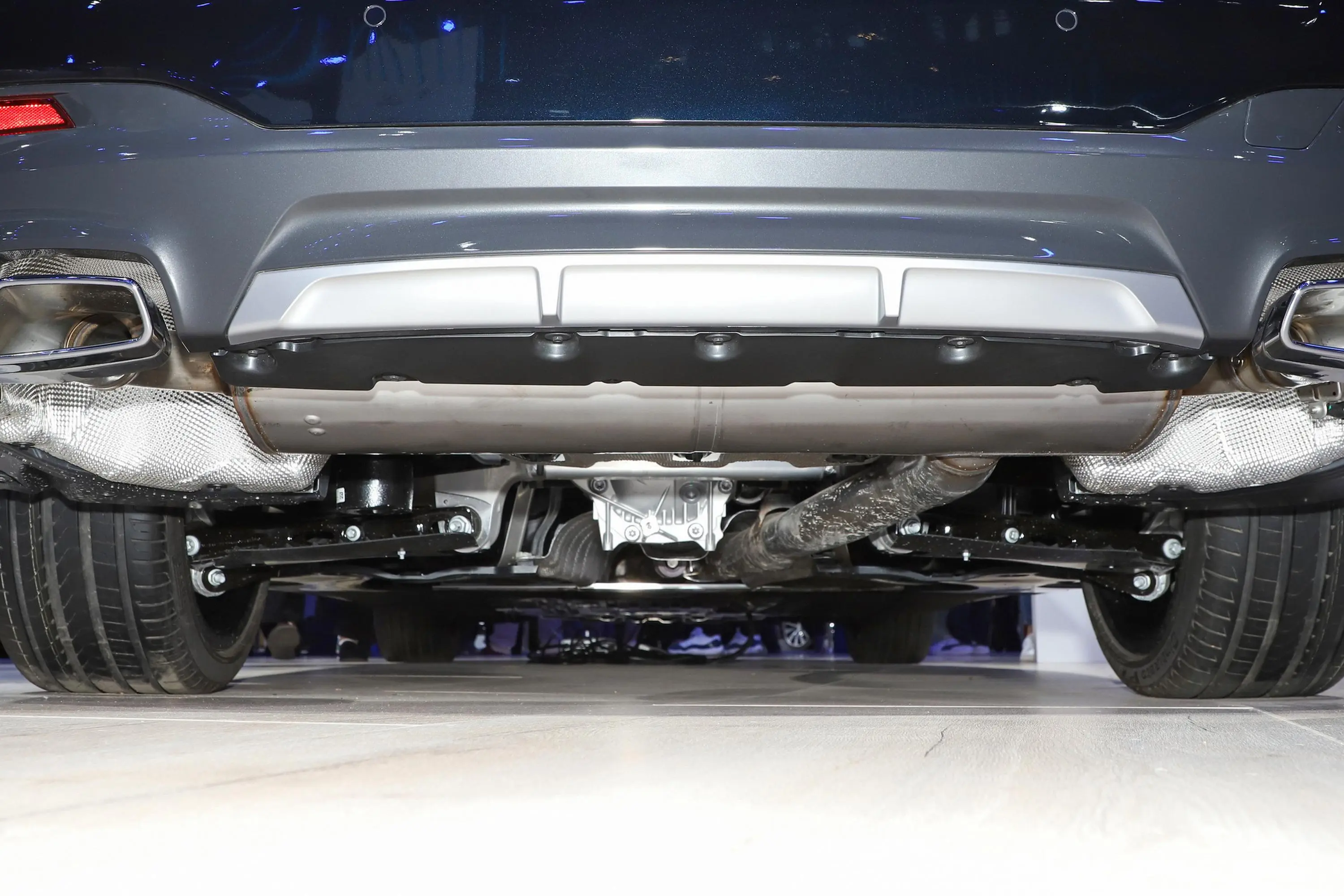 宝马5系530Li 行政型  M运动套装后悬架整体