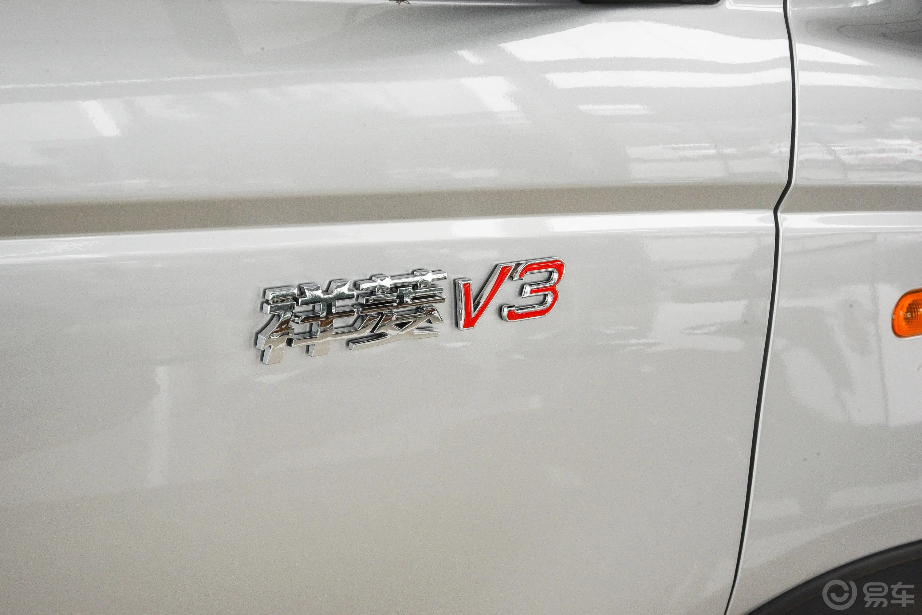 祥菱VV3 东安1.6L 122马力 3.7米 平板 单排 后双轮 标准版 汽油 国VI外观