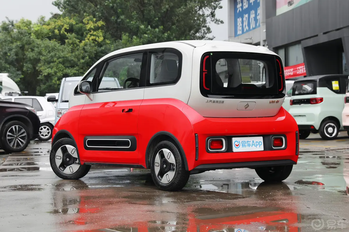 宝骏KiWi EV305km 艺术家 多氟多新能源31.9kWh三元锂外观