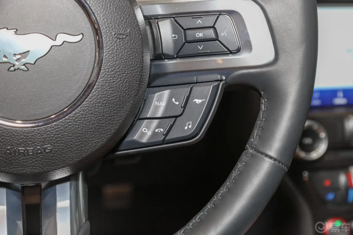 Mustang2.3T 驰影性能进阶版主驾驶位