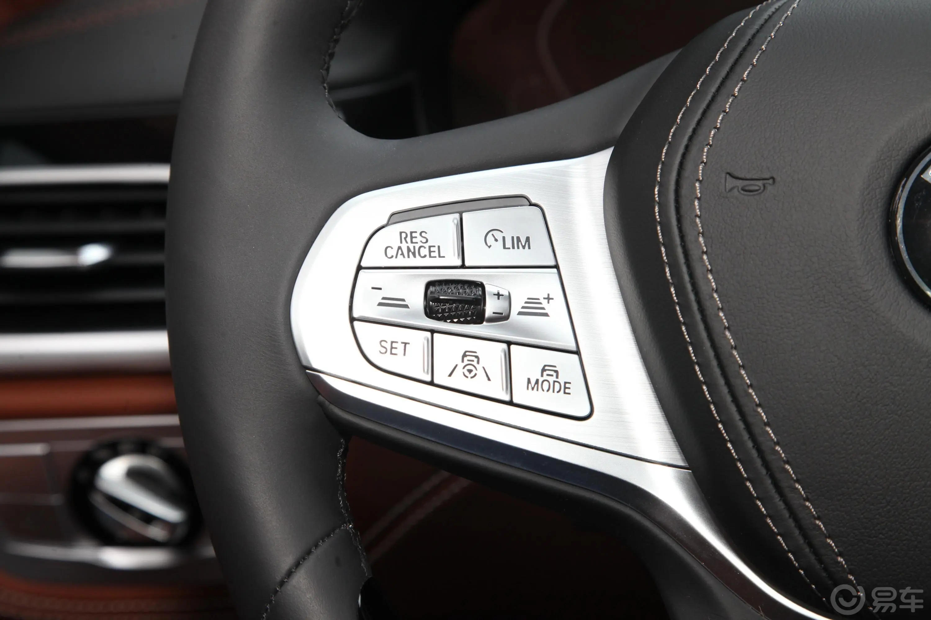 宝马7系740Li xDrive 行政型 豪华套装左侧方向盘功能按键