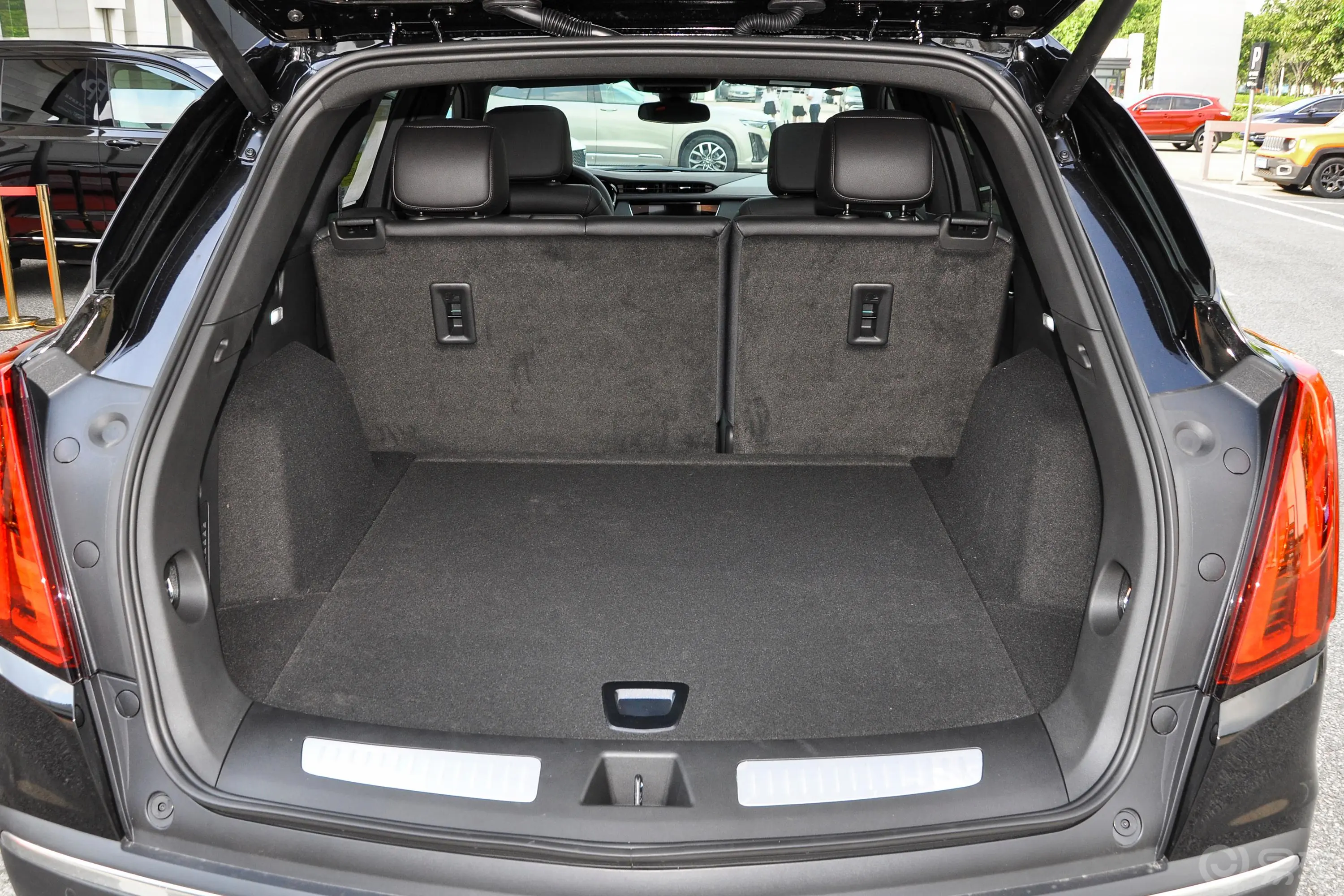 凯迪拉克XT5轻混 2.0T 四驱豪华型后备厢空间特写
