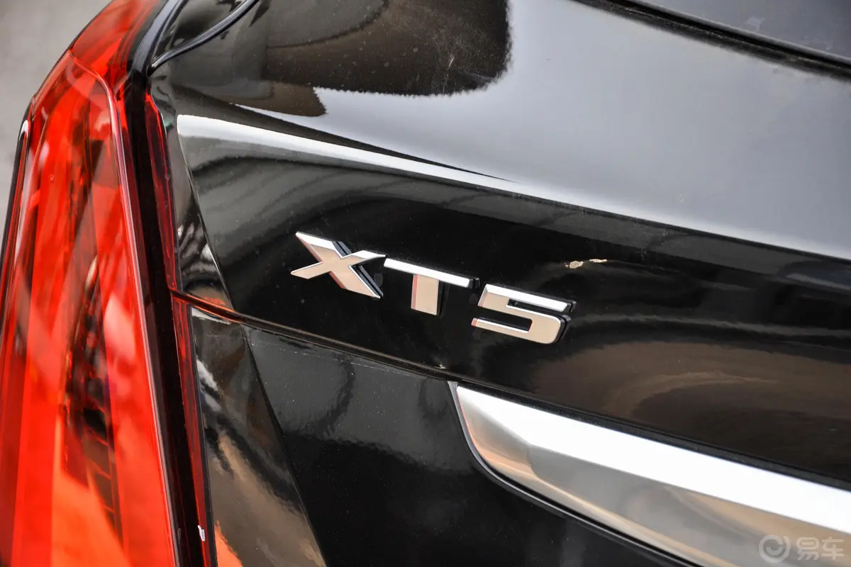 凯迪拉克XT5轻混 2.0T 四驱豪华型外观