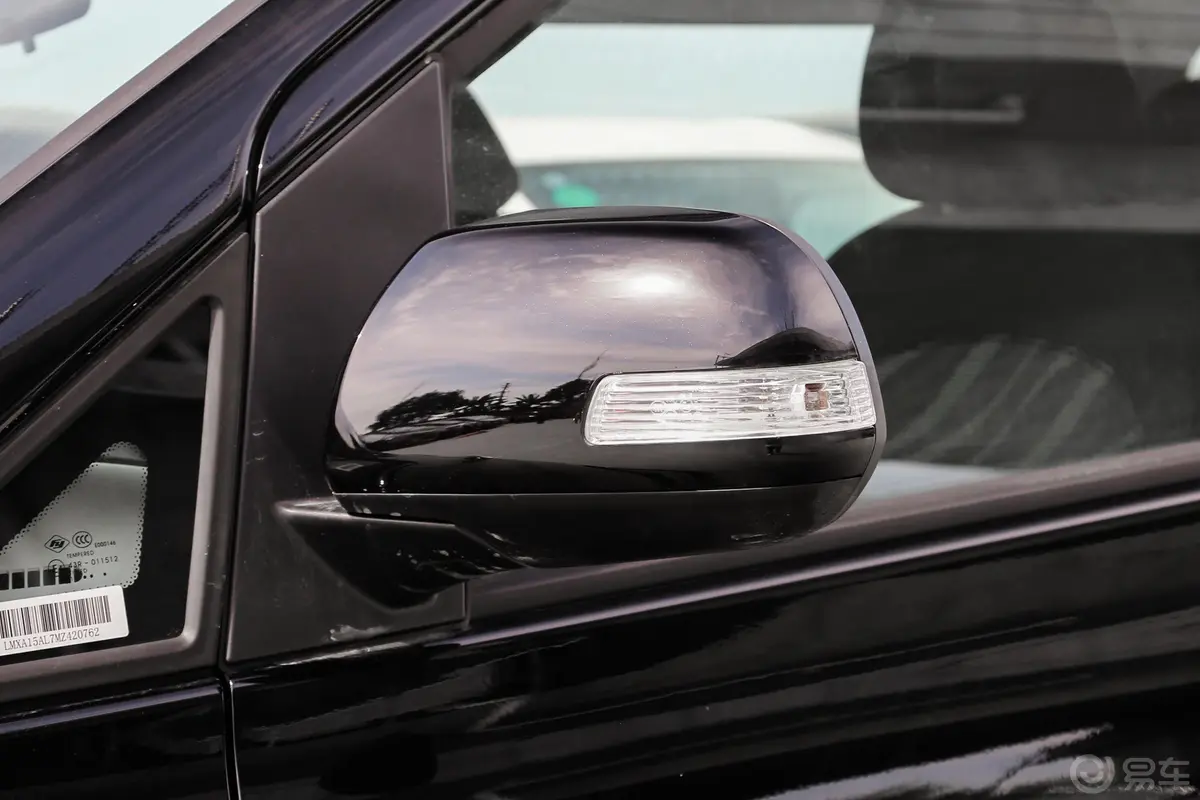 菱智PLUS旅行版 2.0L 手动 舒适型 7座主驾驶后视镜背面