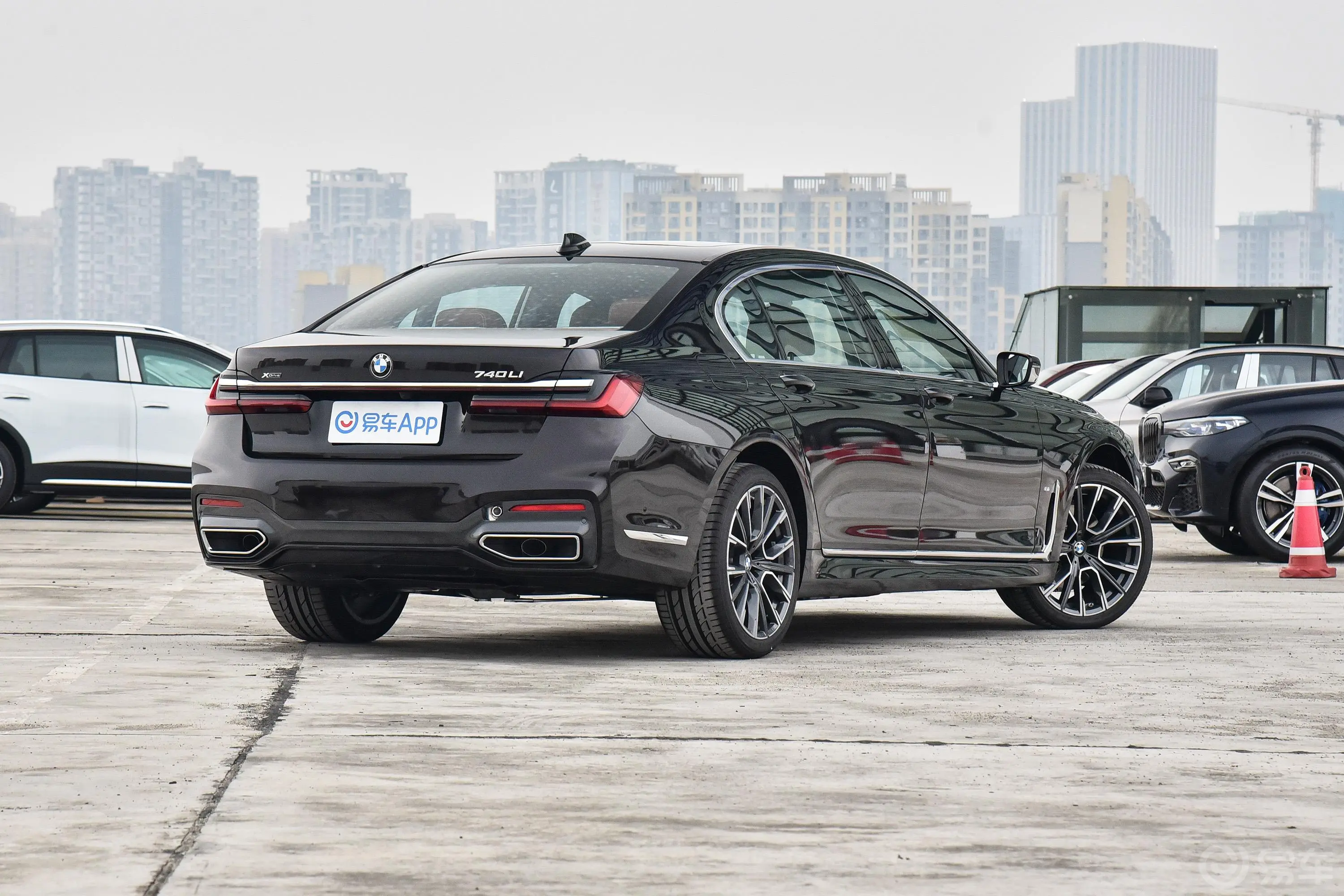 宝马7系740Li xDrive 行政型 M运动套装外观