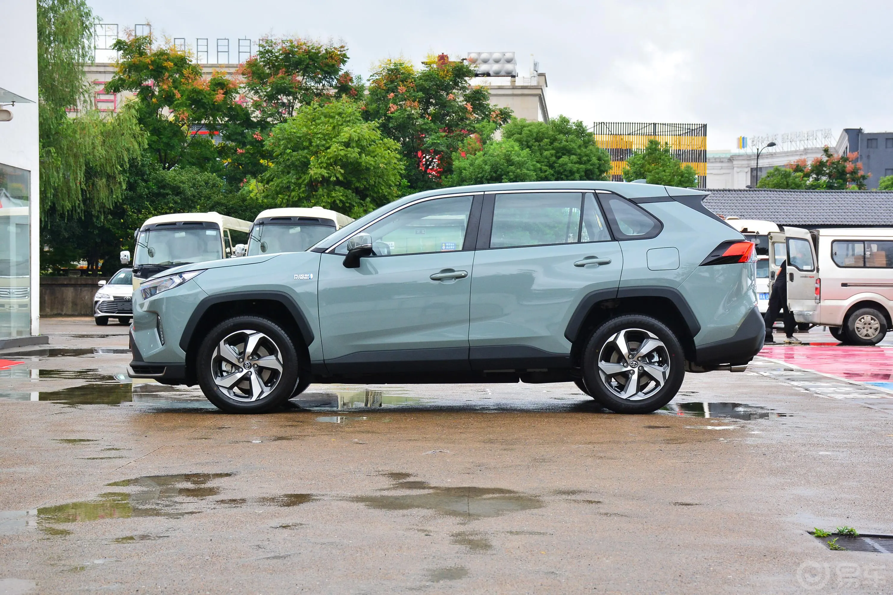 RAV4荣放 双擎E+2.5L 两驱精英Pro外观