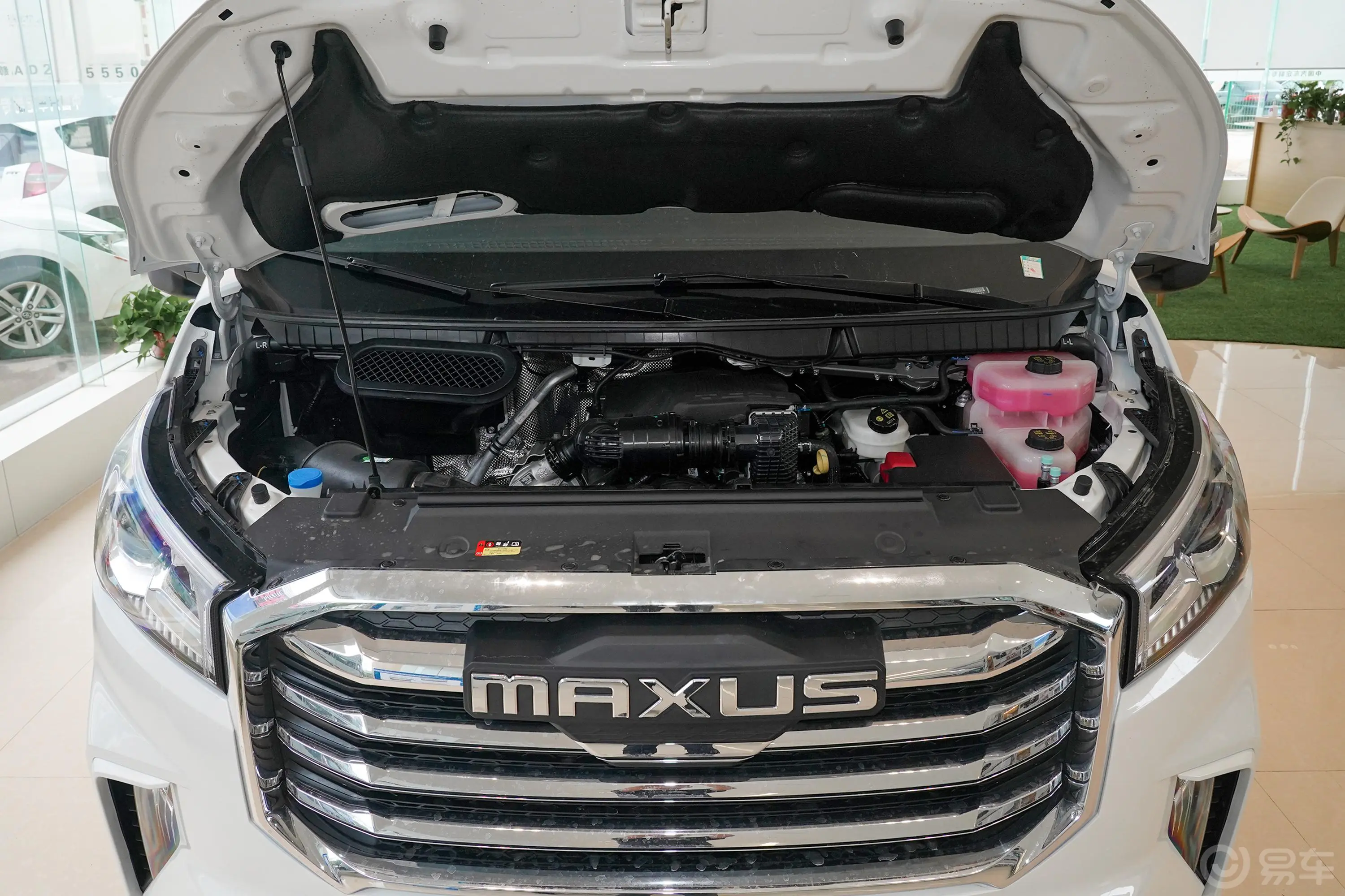 上汽大通MAXUS V90房车生活家V90 2.0T 自动 双拓旗舰版发动机舱整体