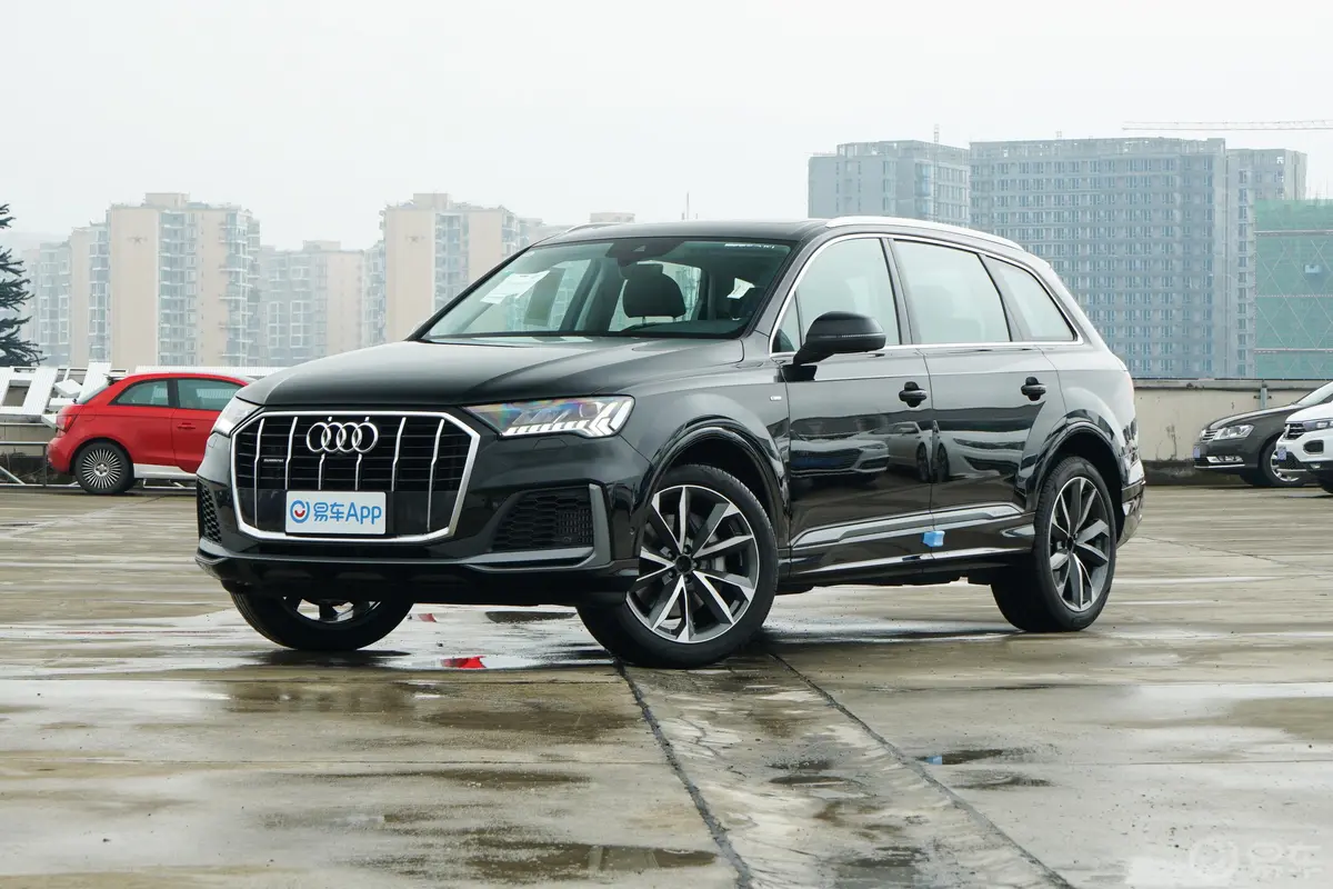 奥迪Q755 TFSI quattro S line运动型侧前45度车头向左水平