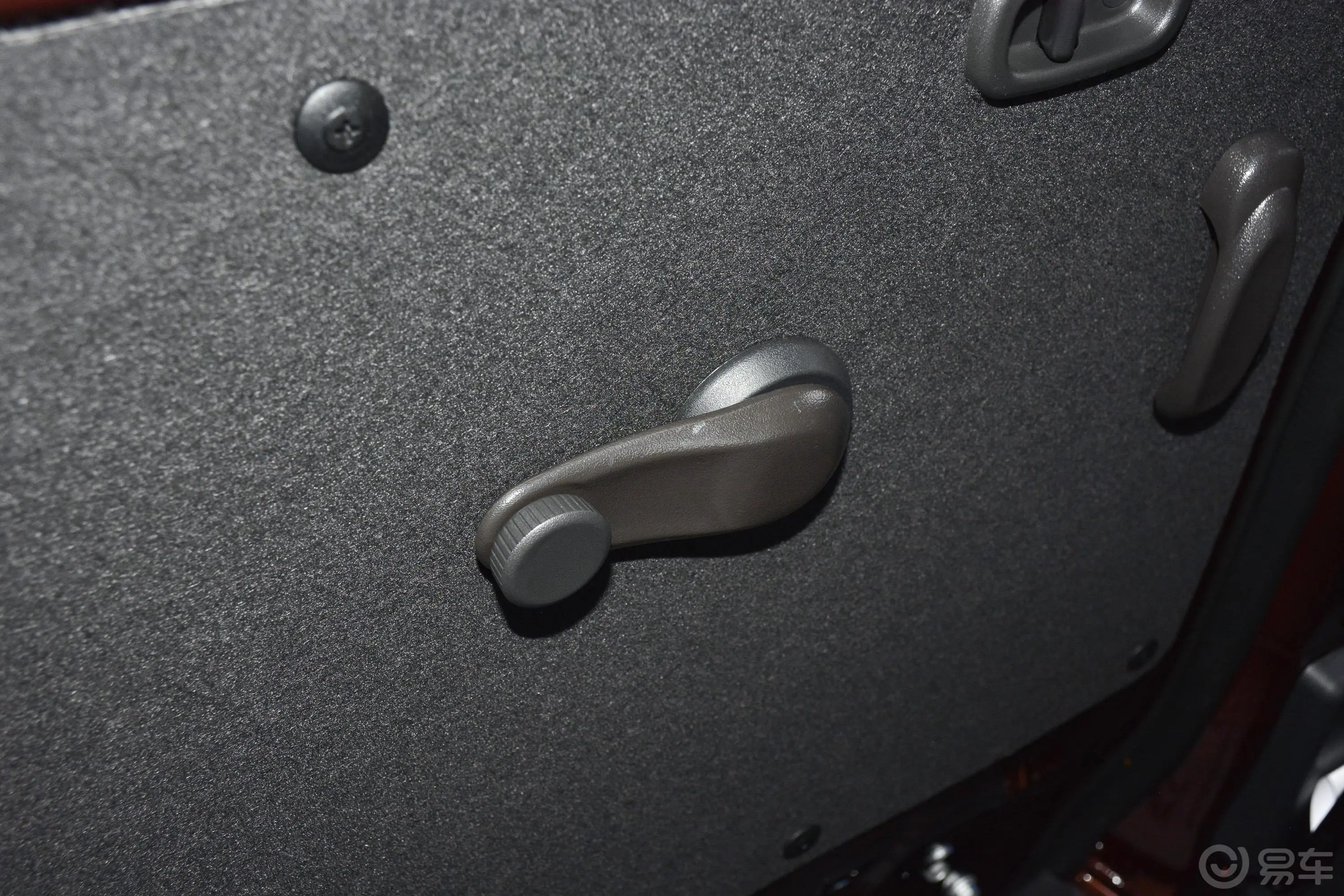 欧诺S欧诺S 1.5L 客车智享版(单蒸空调)后车窗调节
