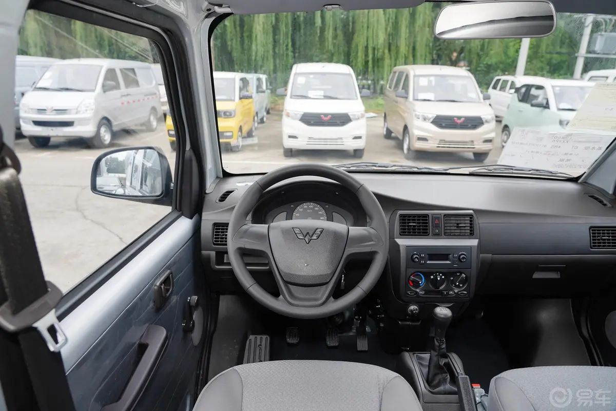 五菱荣光1.5L 手动 加长标准型 封窗车(空调版) 5座 国VI驾驶位区域